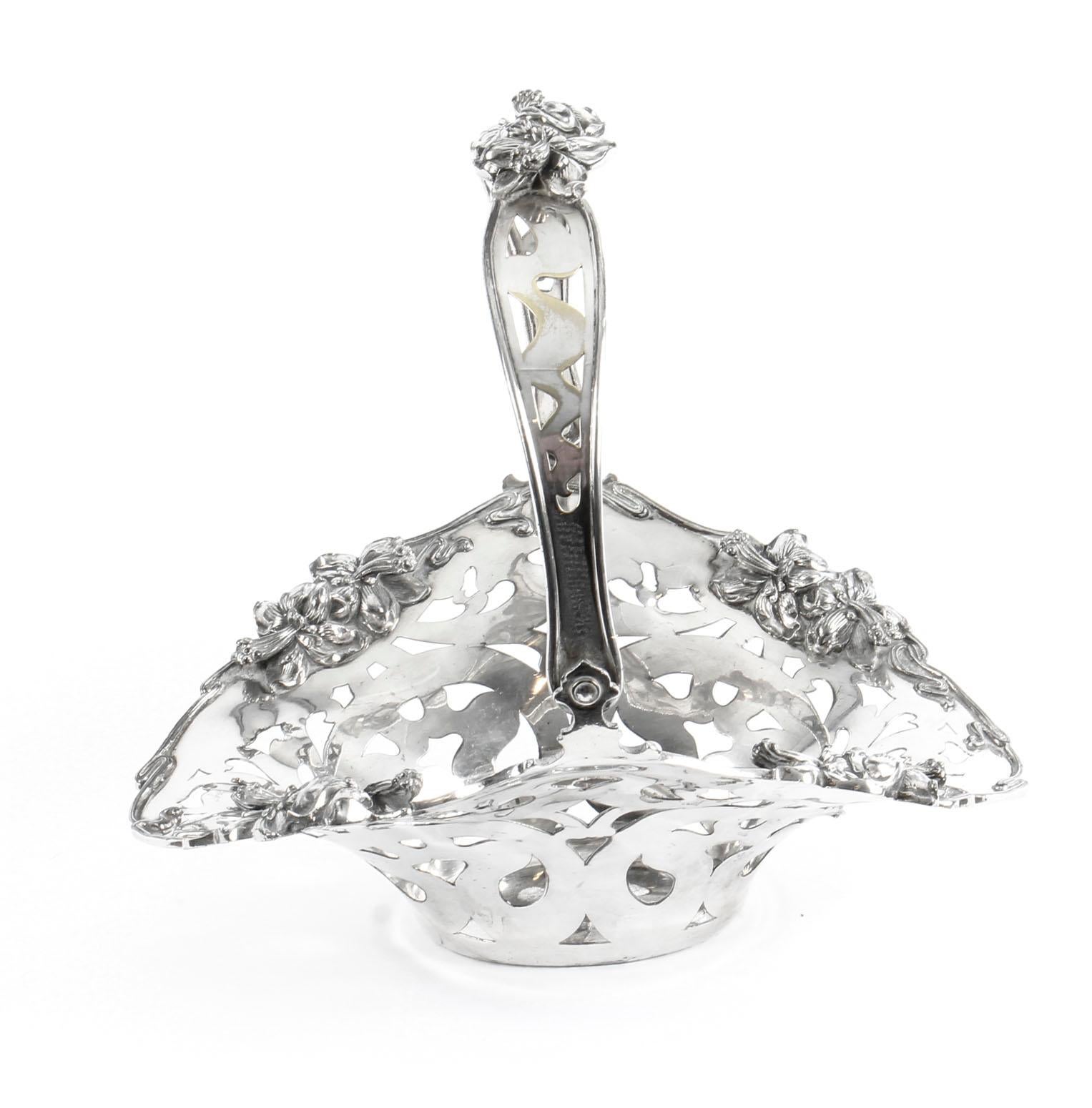 This is a stunning American Art Nouveau silver plated swing handle fruit basket, made in 1904.

The tray has the stamp of the highly sought after silversmiths, The Meriden Silver Plate Co., USA.

The basket is oval in shape with fluted sides. It