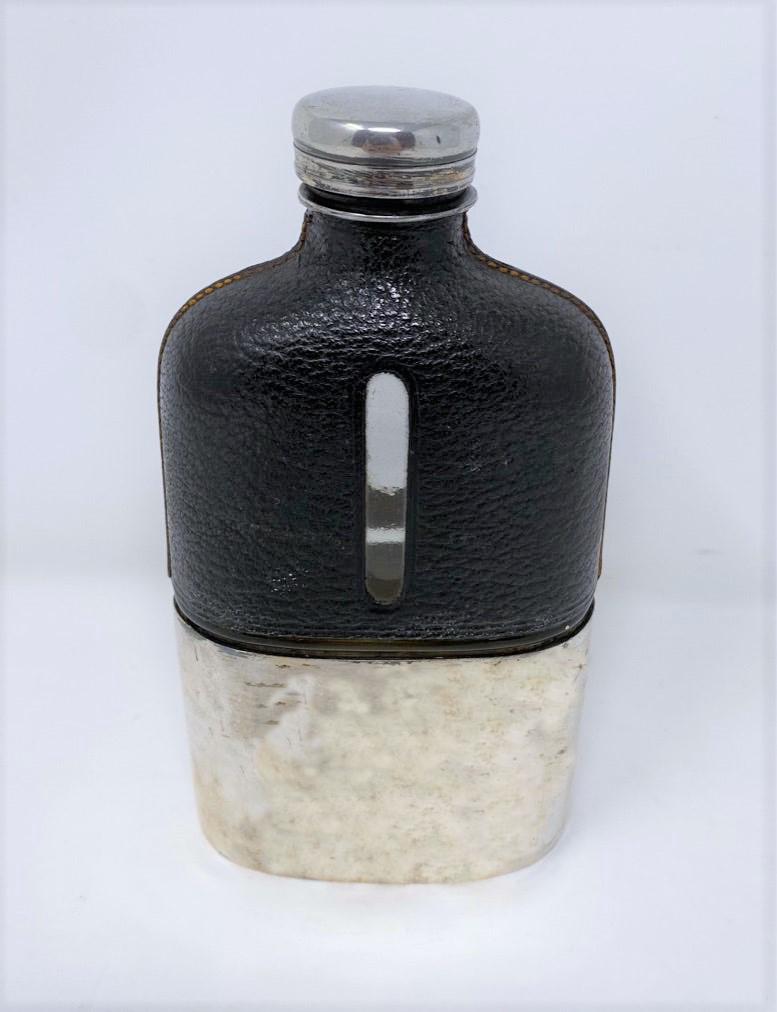 Antique American silver plated leather flask, Circa 1900.
Normal wear and tear from use on both the glass bottom and the silver cup/cover.