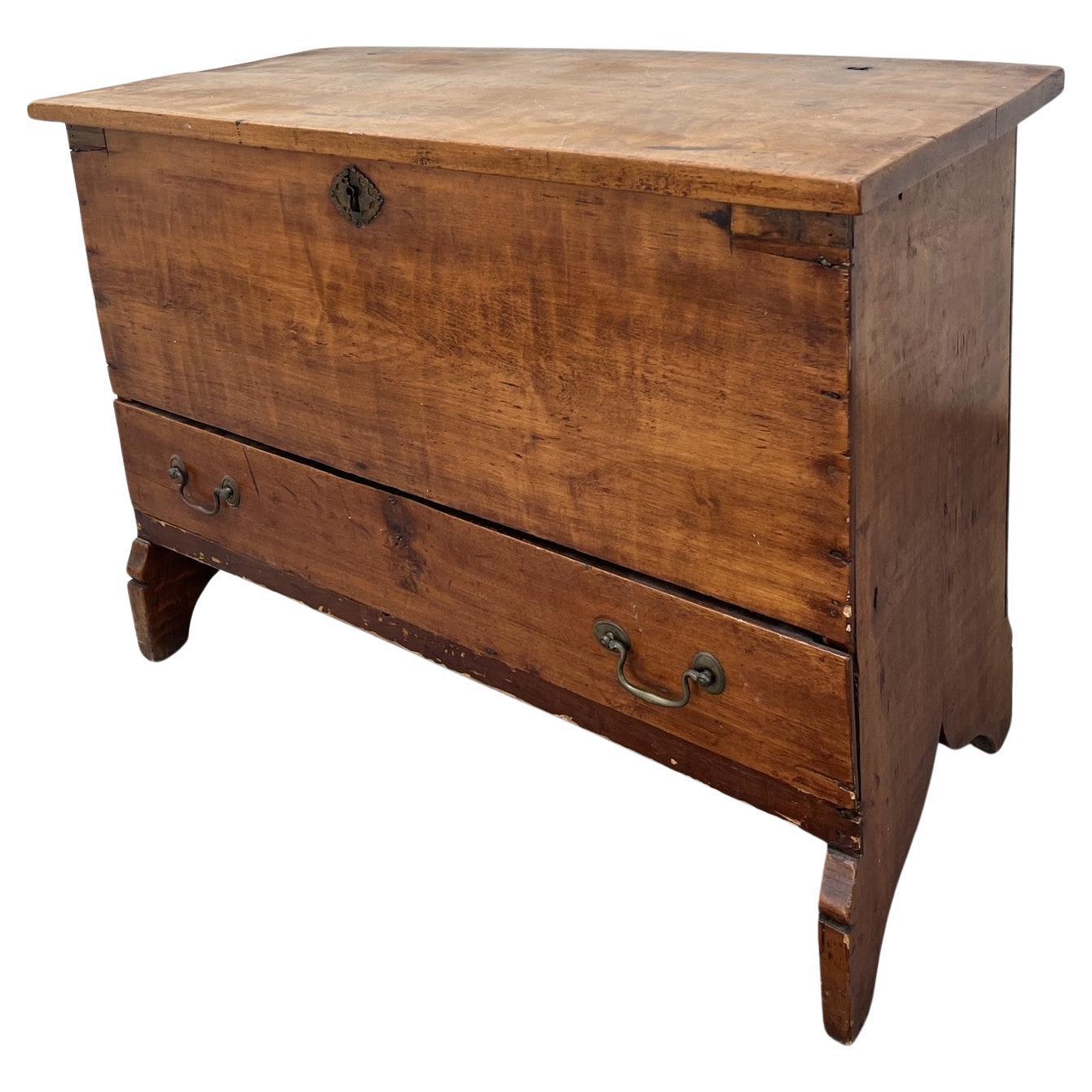 Antique American Single Drawer Pine Blanket Chest.

Early 19th century American New England pine blanket chest with a single drawer. The chest has a lift top with folk iron loop hinges and original lock. The single drawer has experienced some