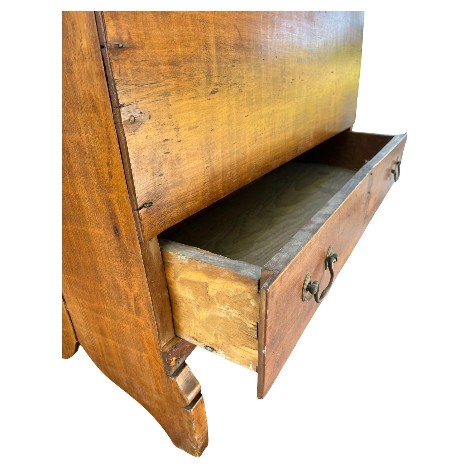 Antique American Single Drawer Pine Blanket Chest. In Good Condition In Vero Beach, FL