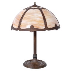 Lampe de table américaine en verre de scorie et bronze par Bradley & Hubbard:: vers 1915