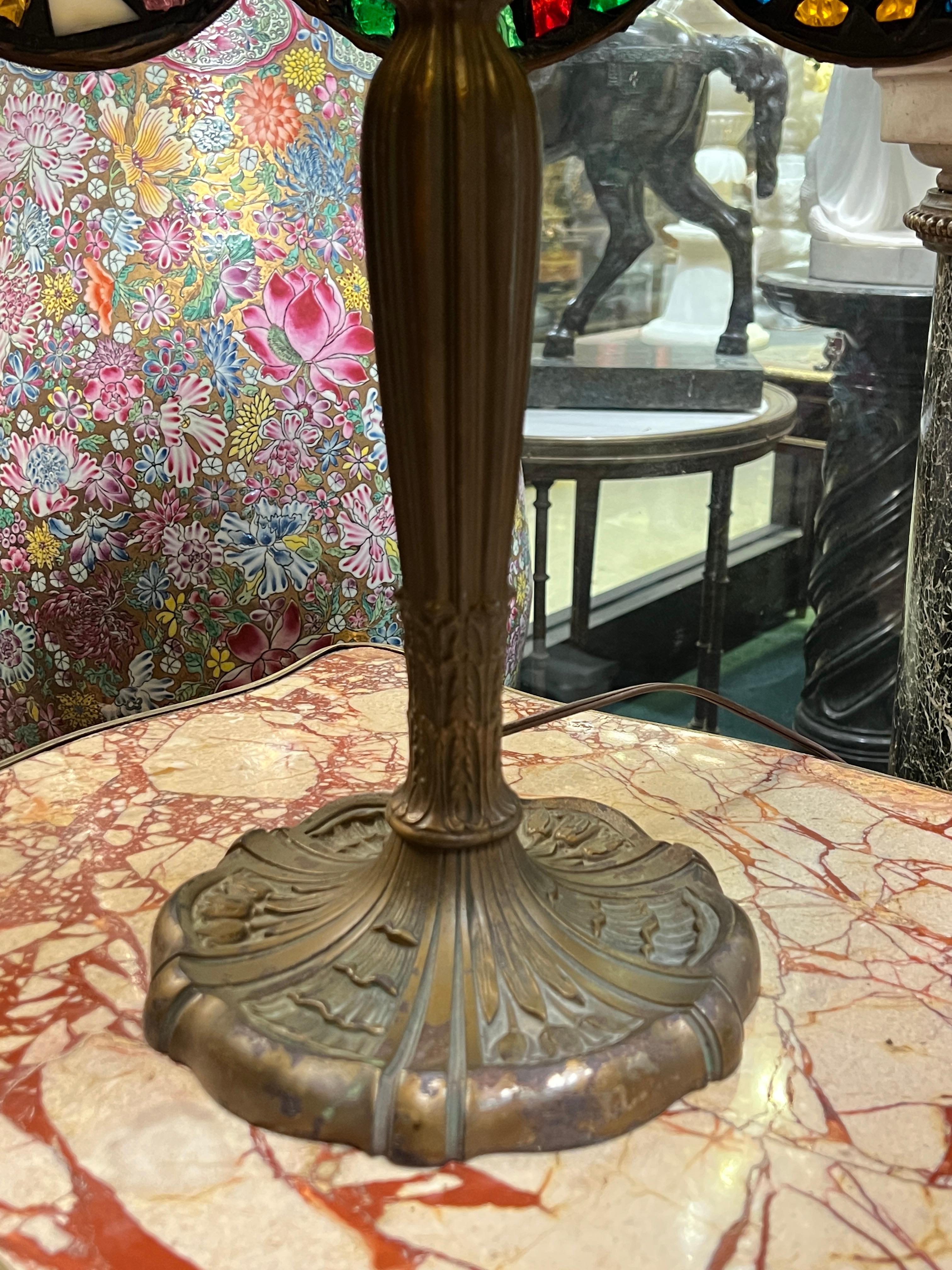 Antique American Stained Glass and Bronze Tiffany style Table Lamp In Good Condition In New York, NY
