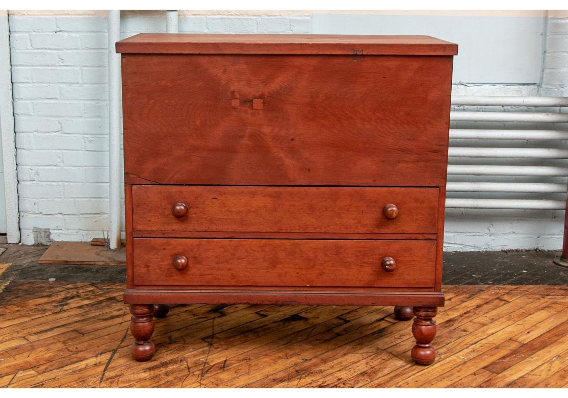 A handsome traditionalAmerican  lift-top Blanket Chest dating to the late 19th Century. Hinged Top Antique Blanket Chest, has 2 lower drawers.
The legs have well crafted turnings and the drawers have simple traditional wooden knobs.

Dimensions: