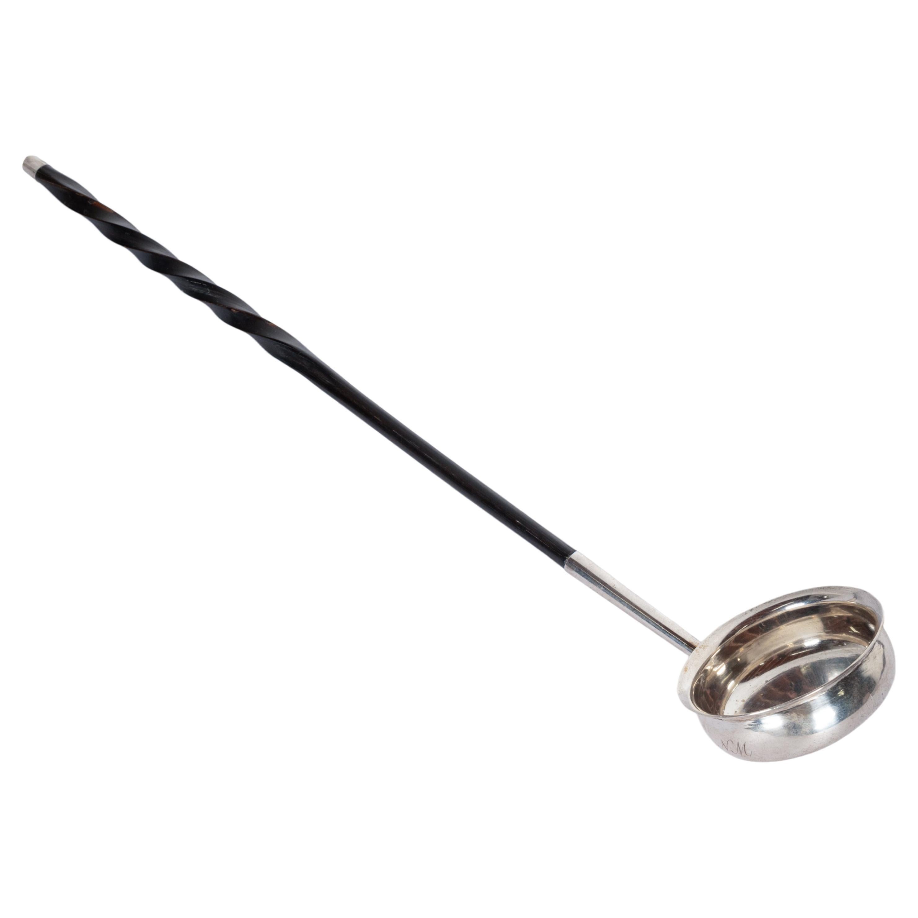 Antiguo cucharón para ponche americano de plata de ley y barbas de 1780