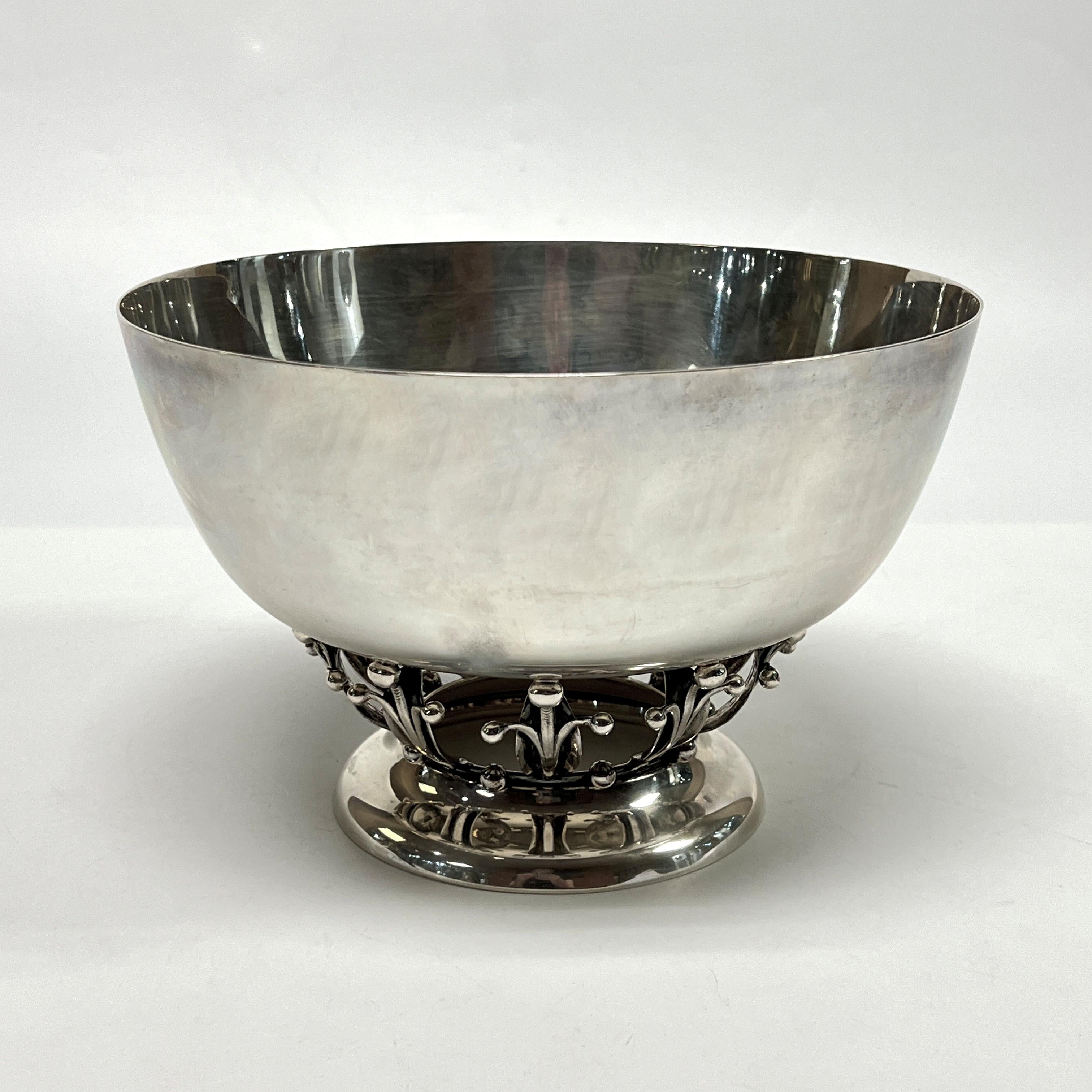 Lovely antique sterling silver bowl with berry and leaf stem in the style of the Danish maker, Georg Jensen, and made by the Woodside Sterling Company of New York City and Rhode Island, active 1896 through the mid-1920s.  In very good condition with