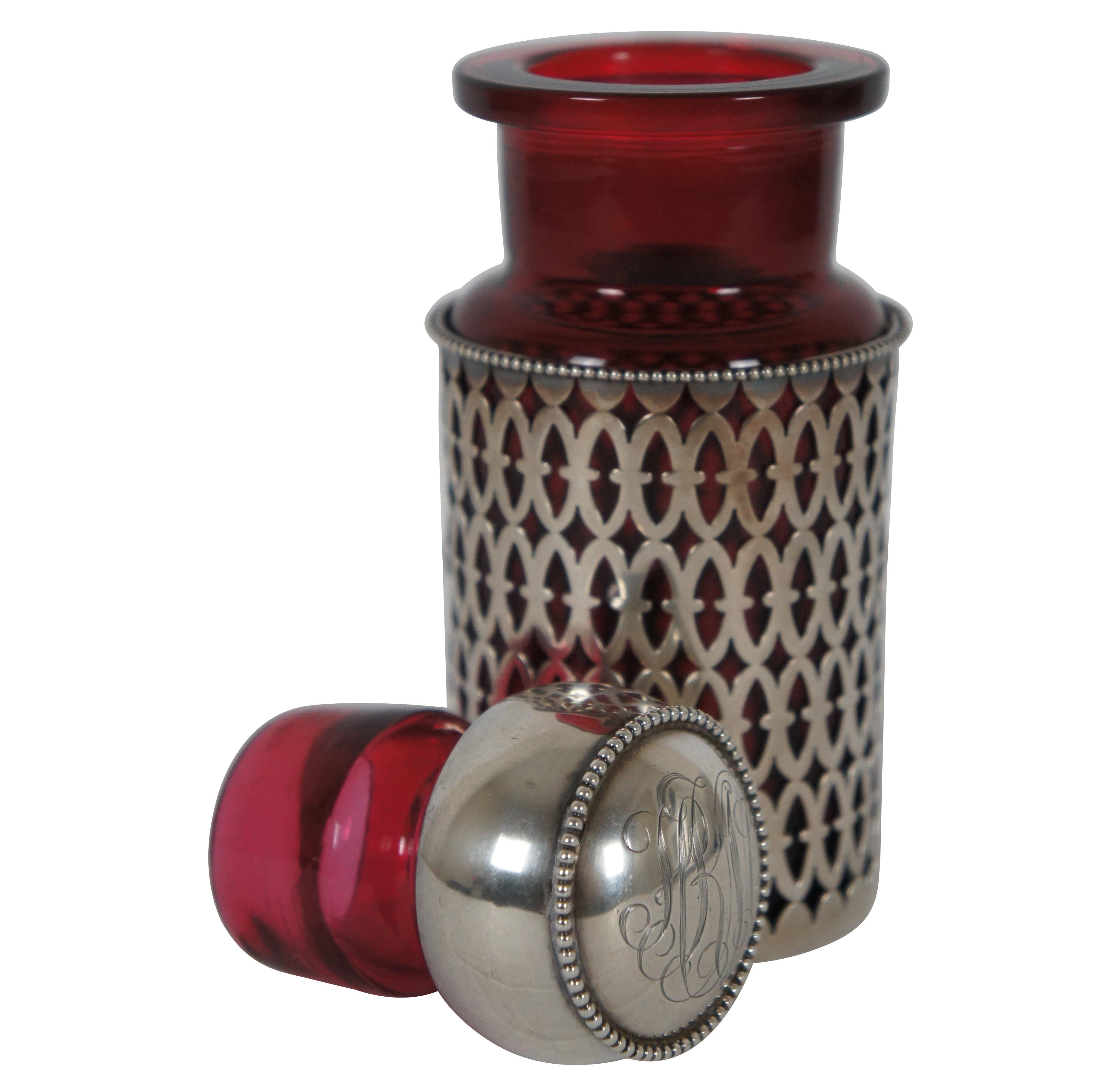 Édouardien Ancienne bouteille de parfum en argent Sterling et verre Cranberry 114 58g en vente