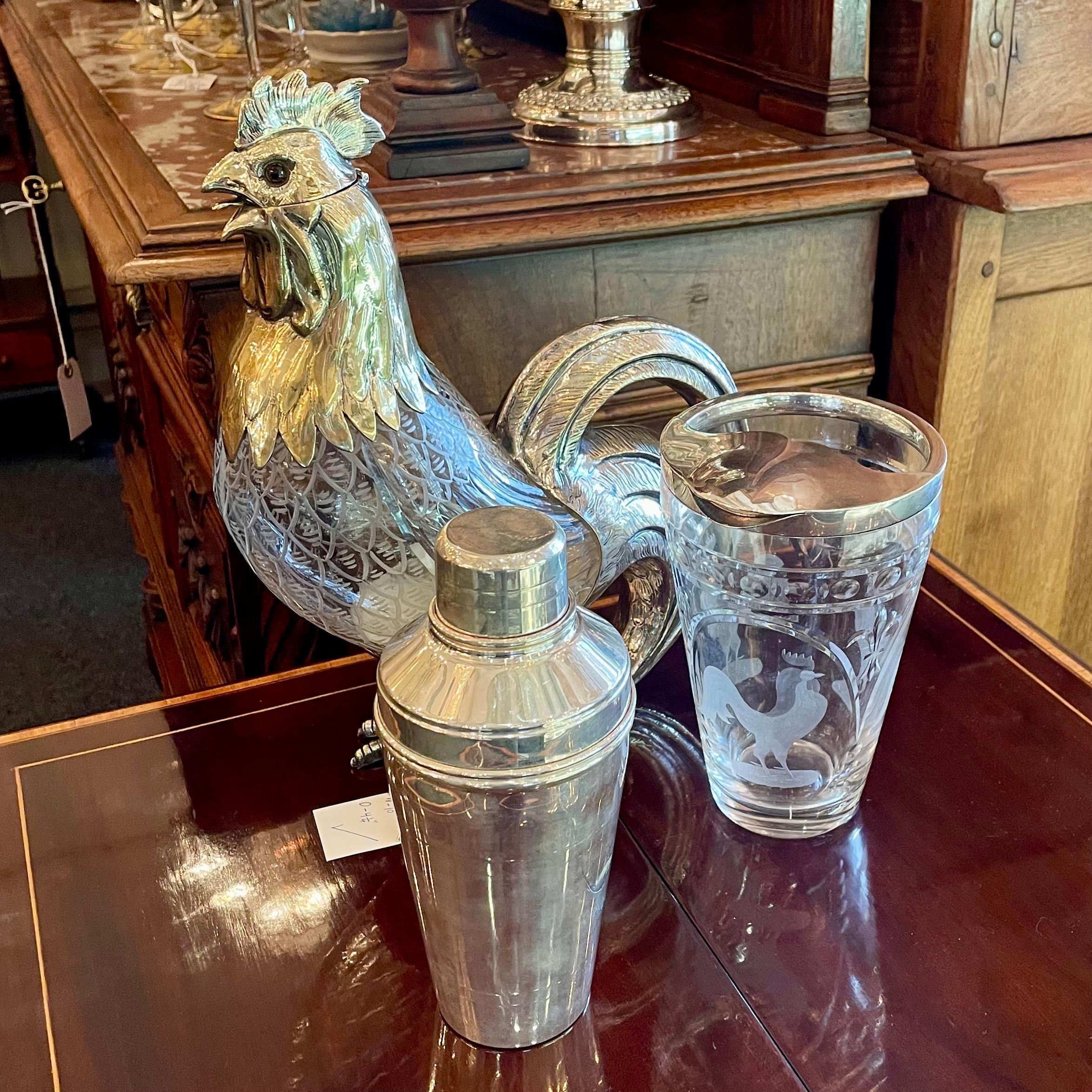 Antigua coctelera de Martini americana de plata de ley y cristal con gallo y flor de lis en venta 2