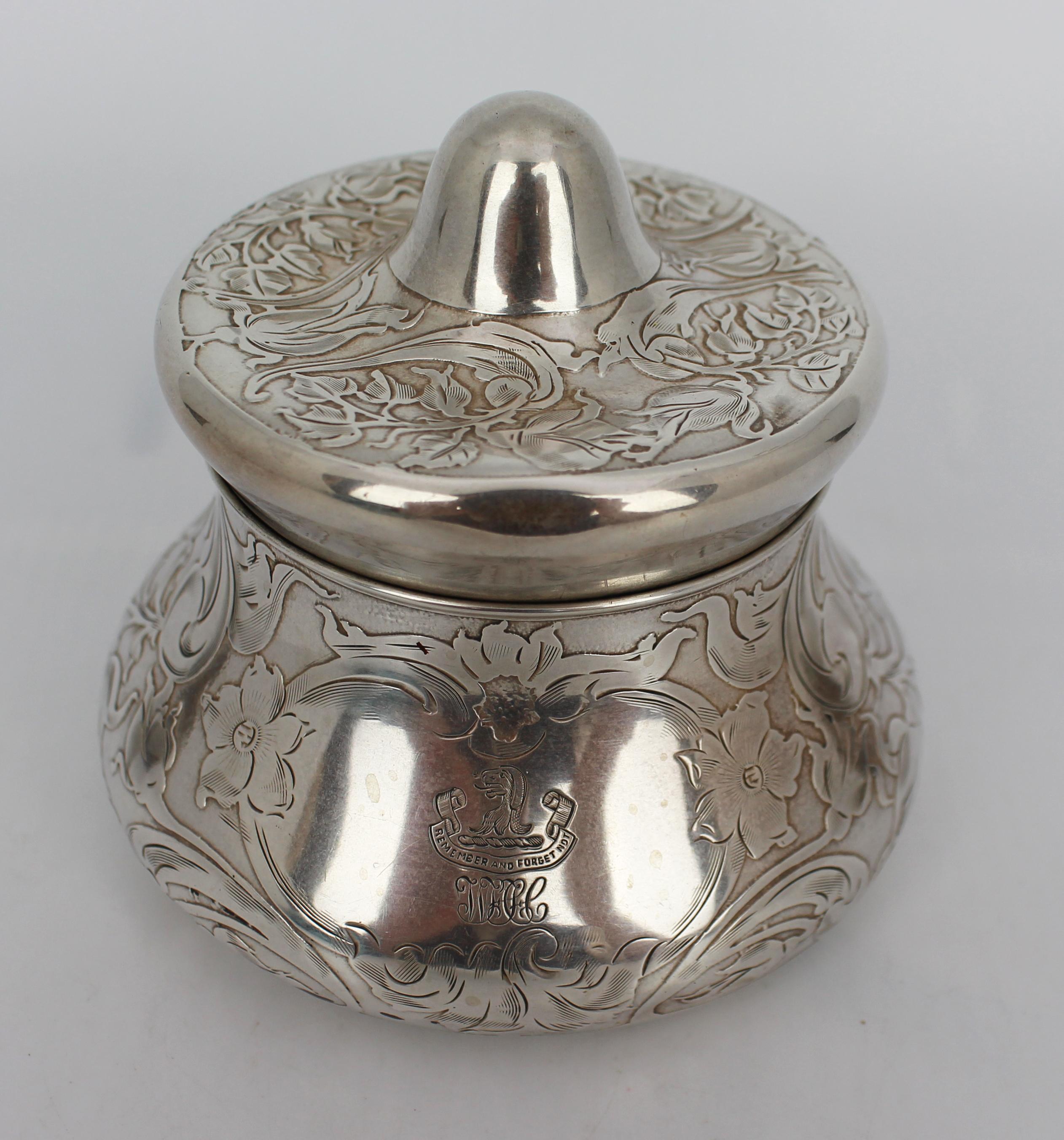 Antique American Sterling Silver Engraved Lidded Box with Heraldic Crest (Britisch) im Angebot