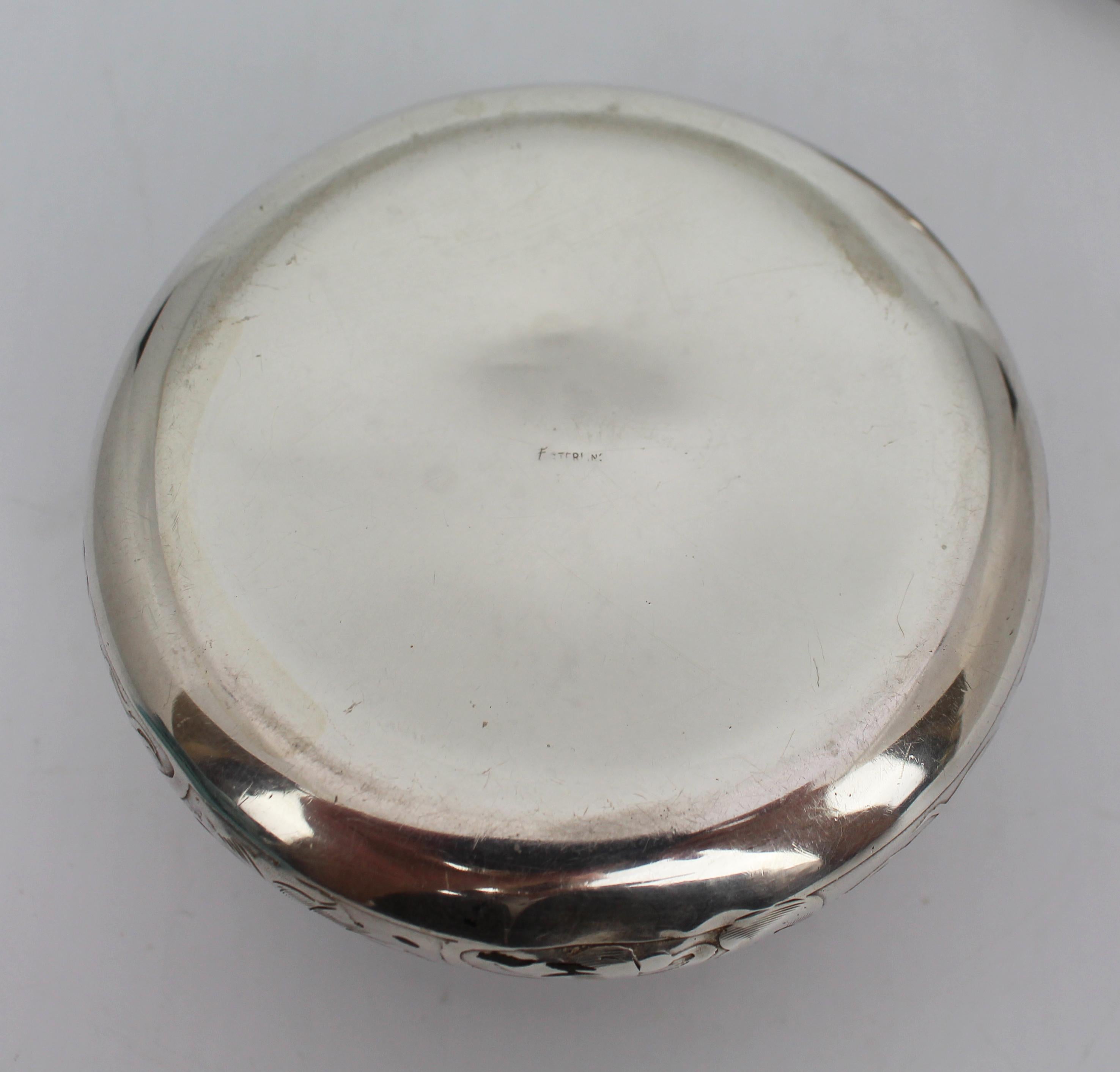 Antique American Sterling Silver Engraved Lidded Box with Heraldic Crest (19. Jahrhundert) im Angebot