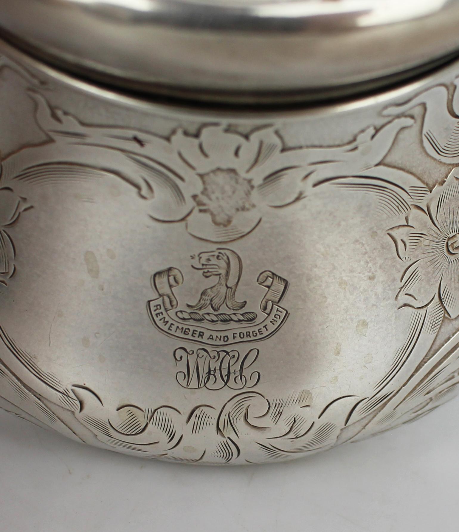 Antique American Sterling Silver Engraved Lidded Box with Heraldic Crest (Sterlingsilber) im Angebot