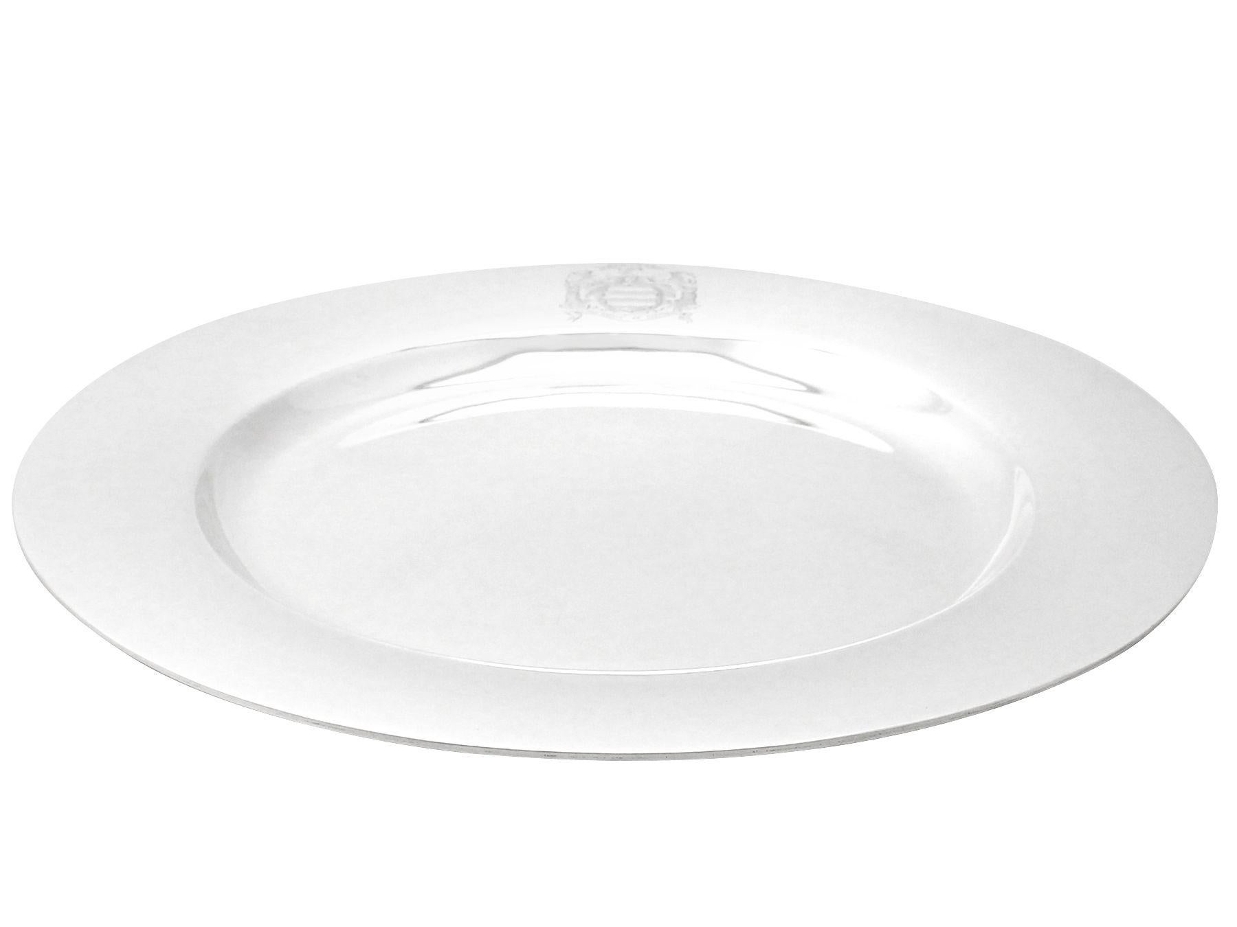 An exceptional, fine and impressive, large antique American sterling silver plate; an addition to our dining silverware collection.

This exceptional American sterling silver plate has a plain circular rounded form with a plain circular central