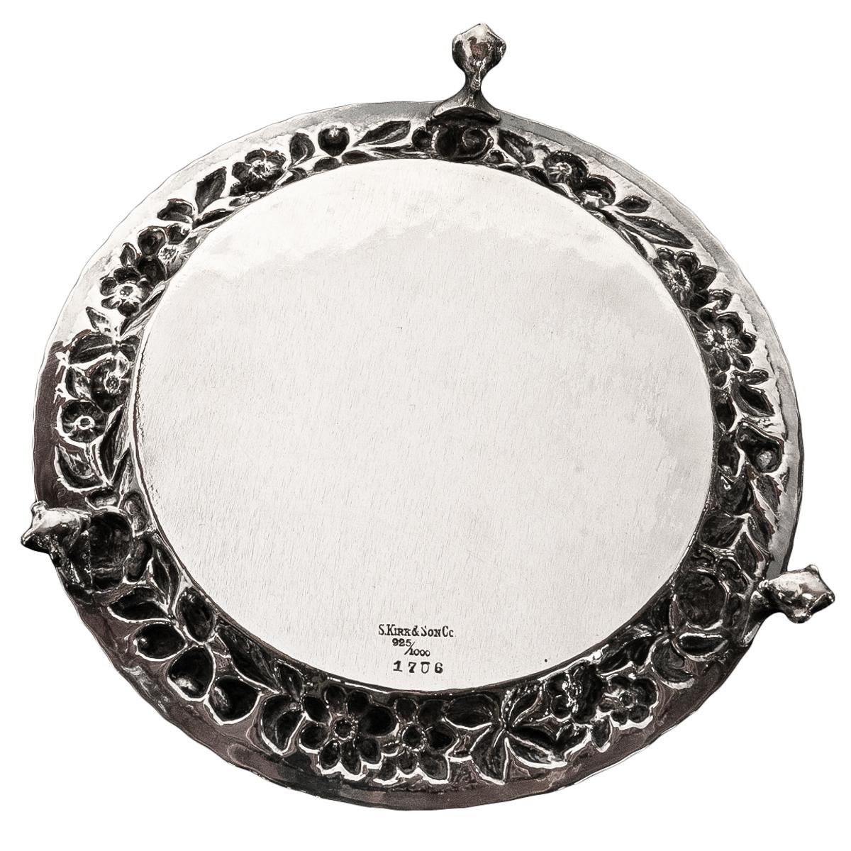 Antiguo Recipiente y Soporte para Salsas S. Kirk & Son en Plata de Ley Americana Repousé en venta 5
