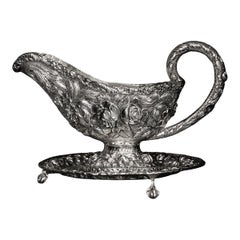 Ancienne saucière et son stand en argent sterling repoussé S. Kirk & Sons