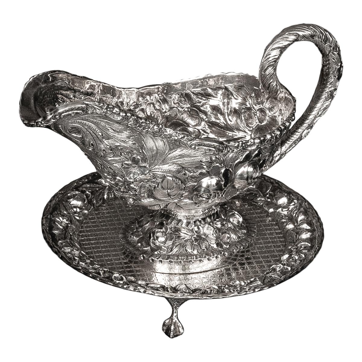 Antiguo Recipiente y Soporte para Salsas S. Kirk & Son en Plata de Ley Americana Repousé principios del siglo XX en venta