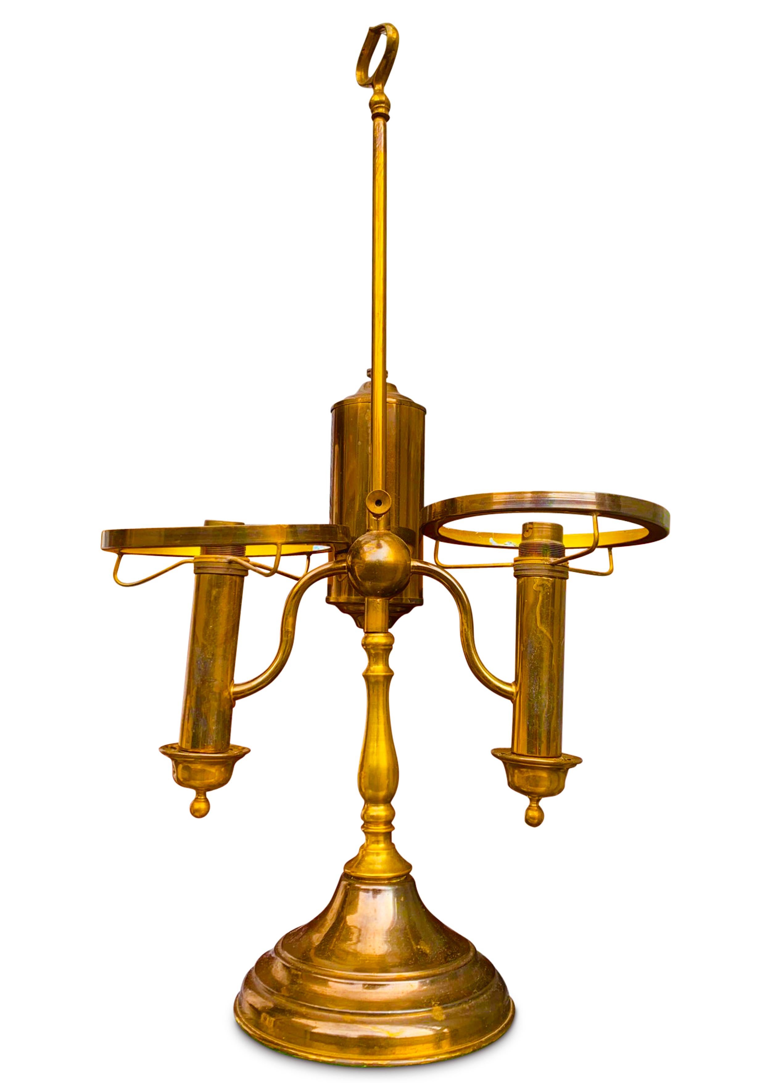 Classique américain Ancienne lampe à huile américaine convertie en deux, Bradley & Hubbard, années 1800  en vente