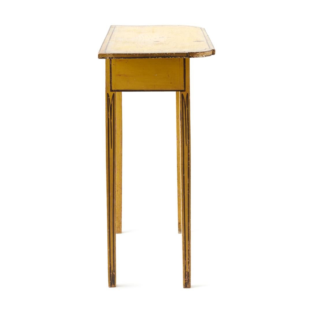 Table américaine ancienne dans sa peinture d'origine Bon état - En vente à New York, NY