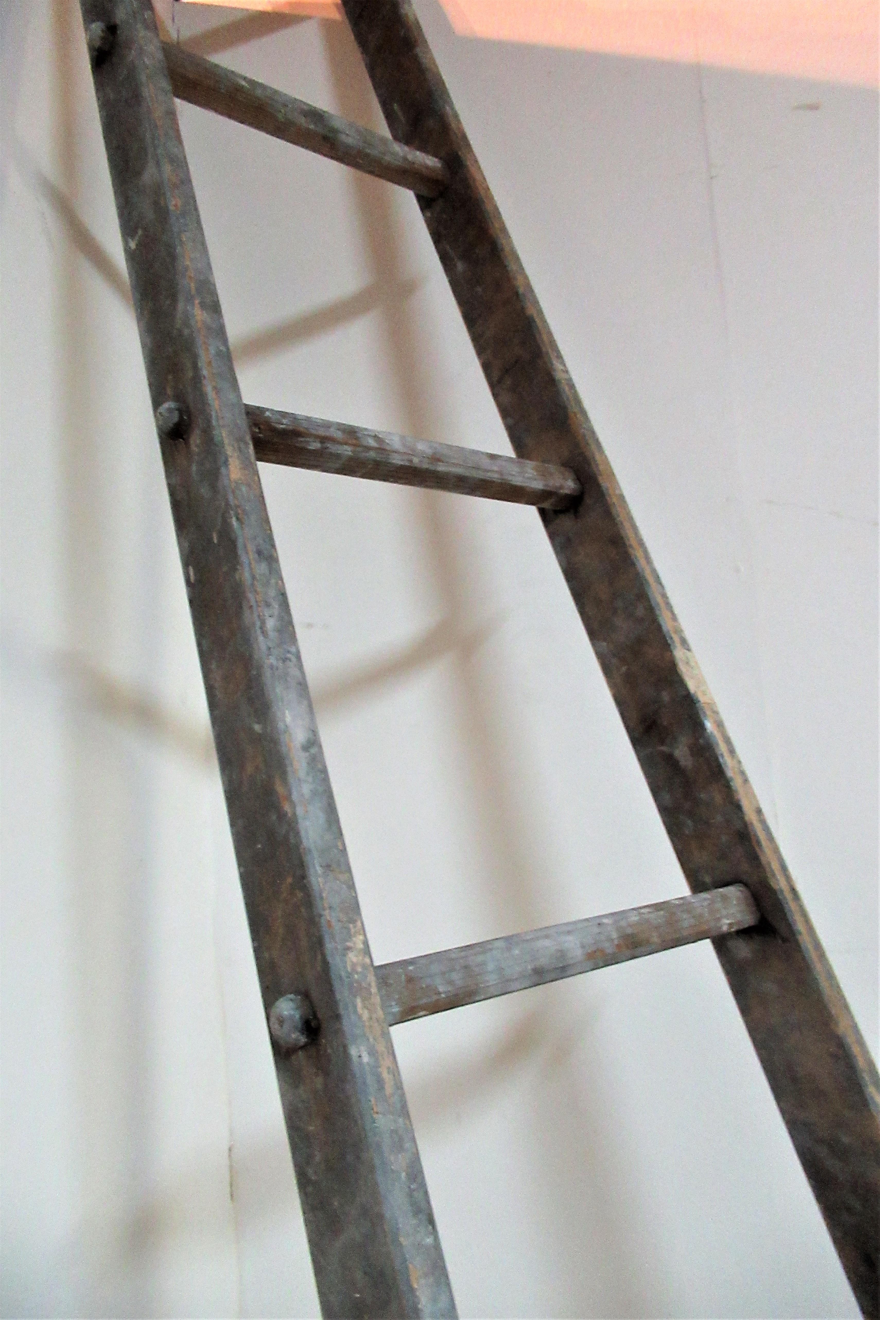 Antique American Tall Tapered Wood Harvest Ladder In Good Condition In Rochester, NY