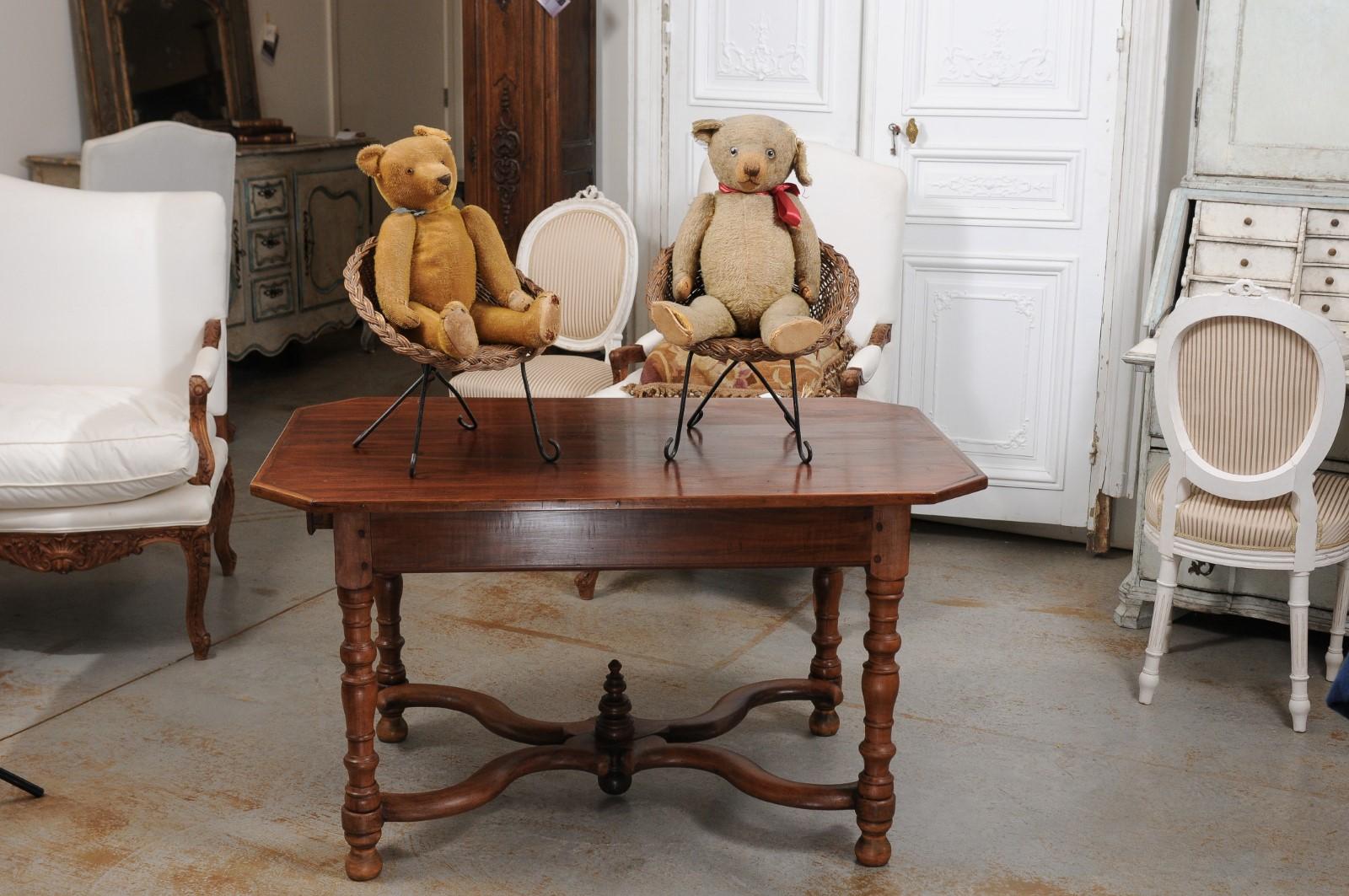 Américain Anciennes chaises américaines Teddy Bears avec rubans assises en osier, prix à l'unité en vente