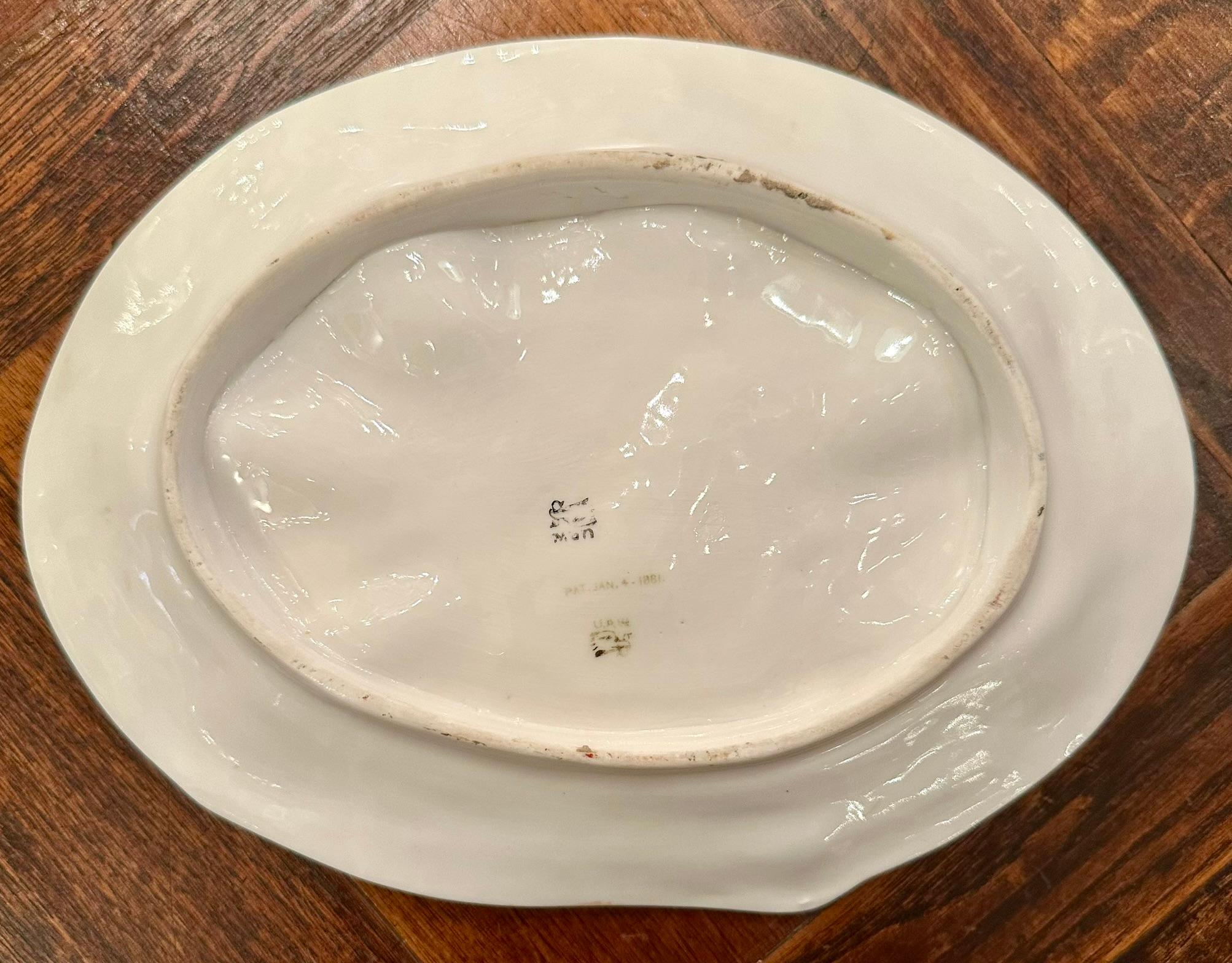 Antiguo plato de ostras de porcelana con forma de almeja de American UPW, Circa 1890 Porcelana en venta