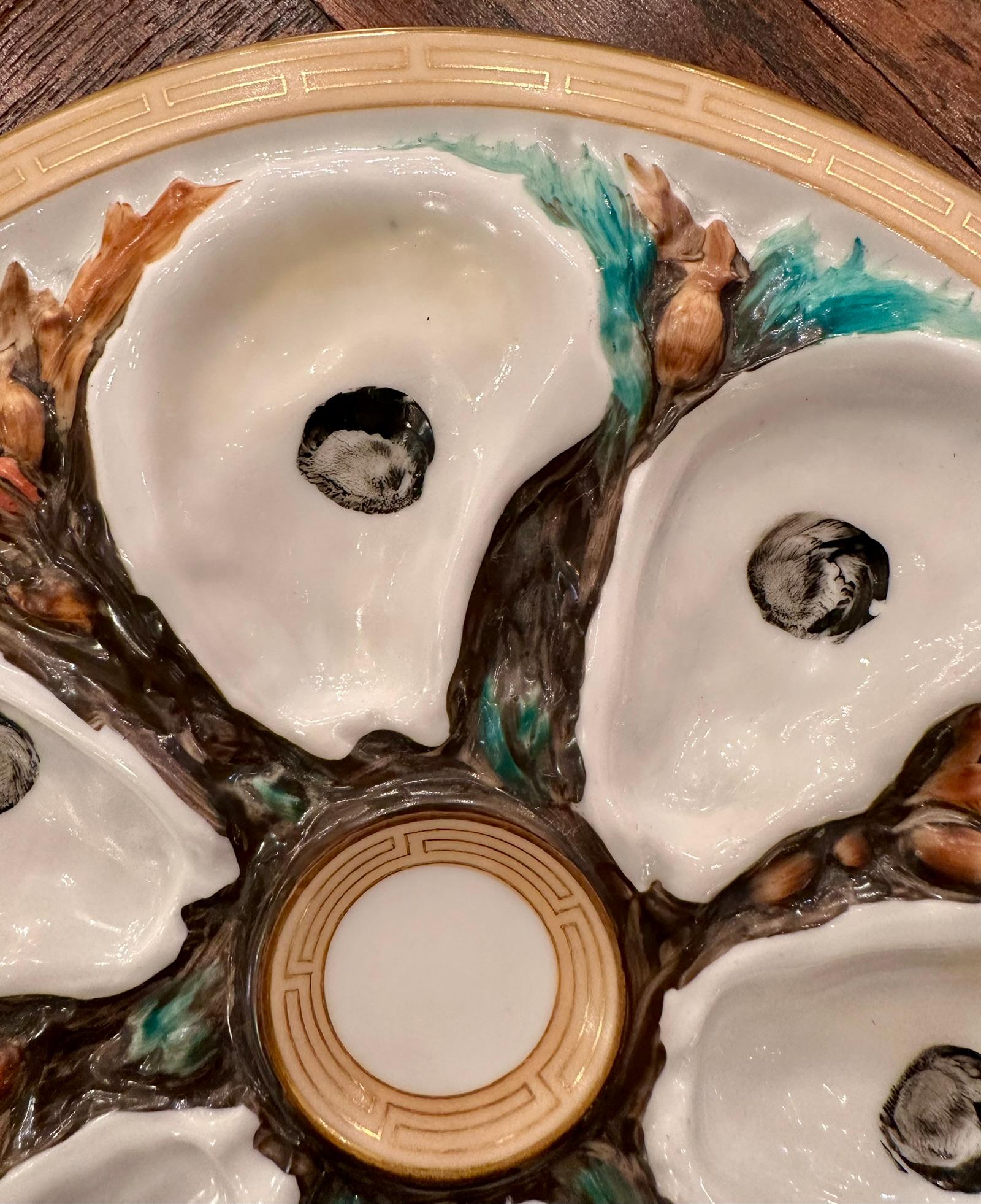 Antiguo Plato de Ostra de Porcelana Americana UPW Pintado a Mano con Vida Marina, Circa 1890's. Estadounidense en venta