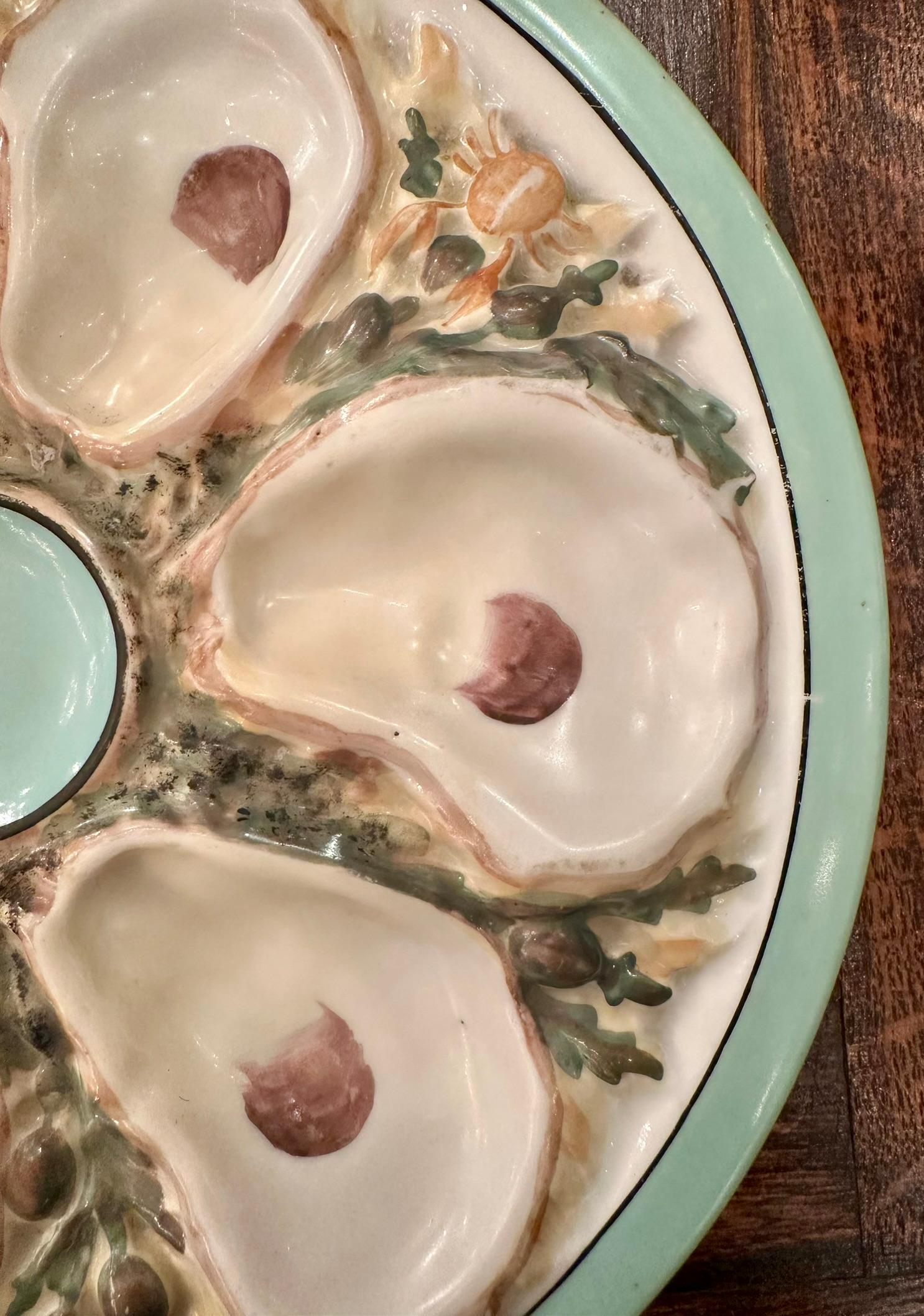Antico piatto per ostriche in porcellana americana UPW dipinto a mano, circa 1890. In condizioni buone in vendita a New Orleans, LA
