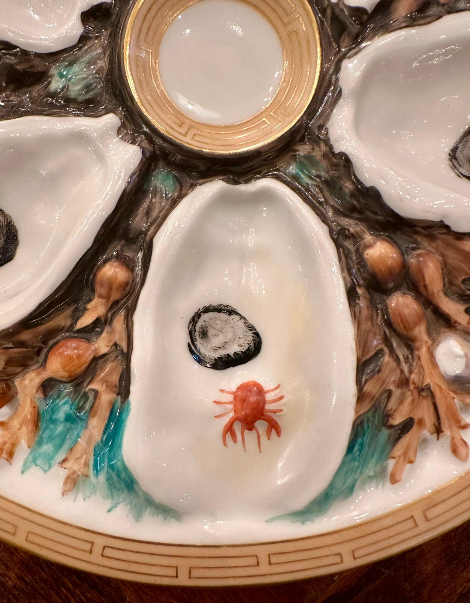 Antiguo Plato de Ostra de Porcelana Americana UPW Pintado a Mano con Vida Marina, Circa 1890's. siglo XIX en venta