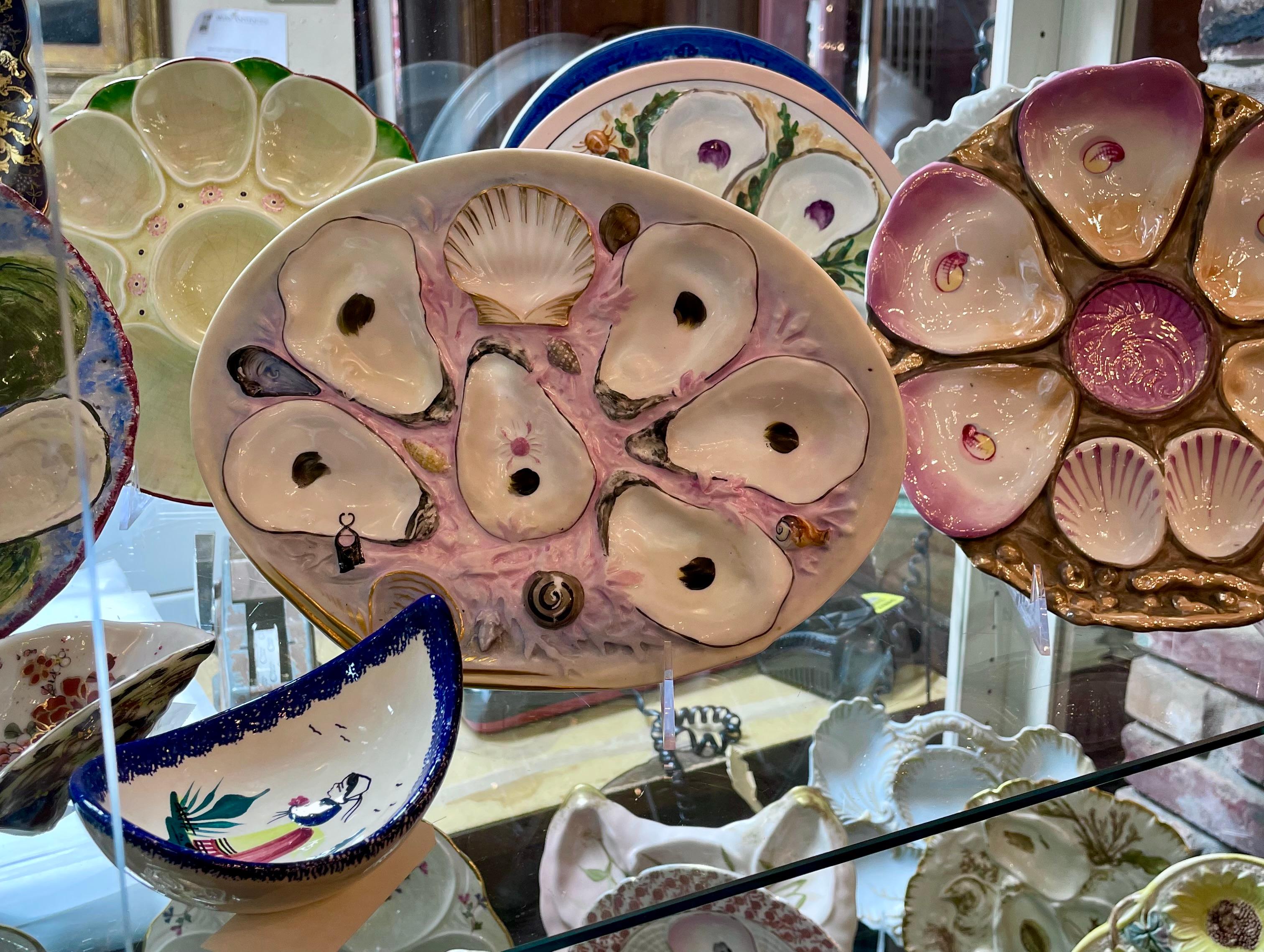 Porcelaine Grande assiette à huîtres américaine ancienne en porcelaine «UPW » rose en forme de palourde, vers 1880 en vente