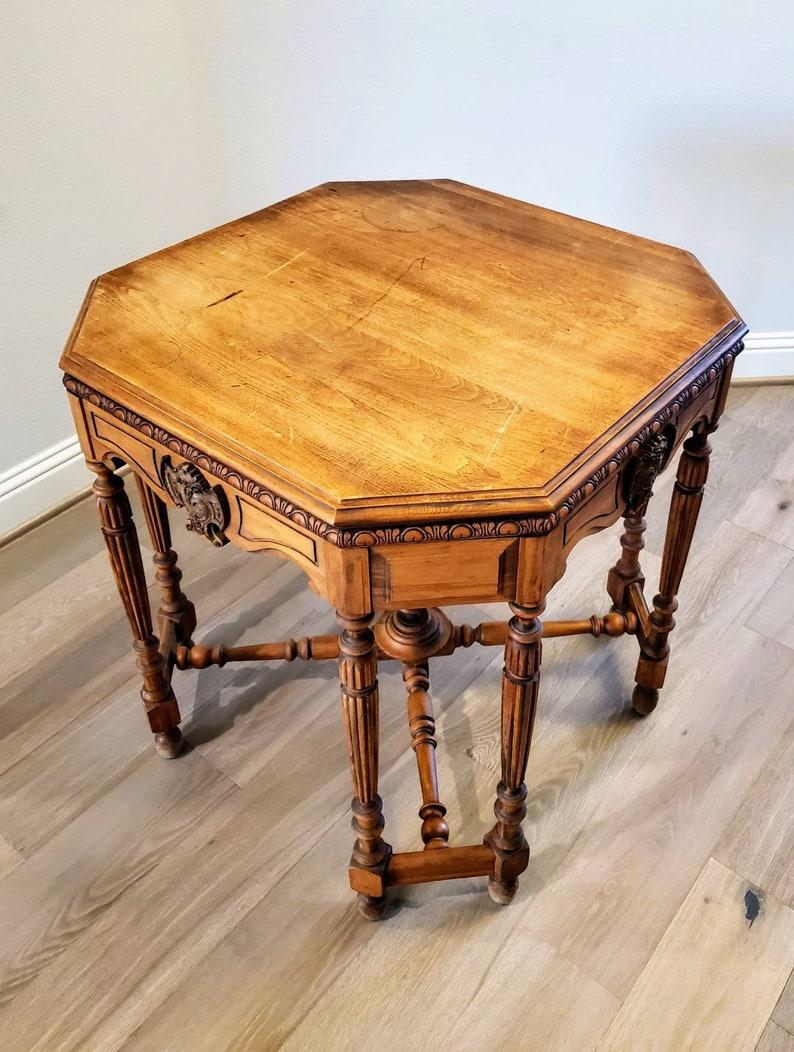 Antique American Victorian Carved Walnut Octagonal Center Table In Good Condition For Sale In Forney, TX