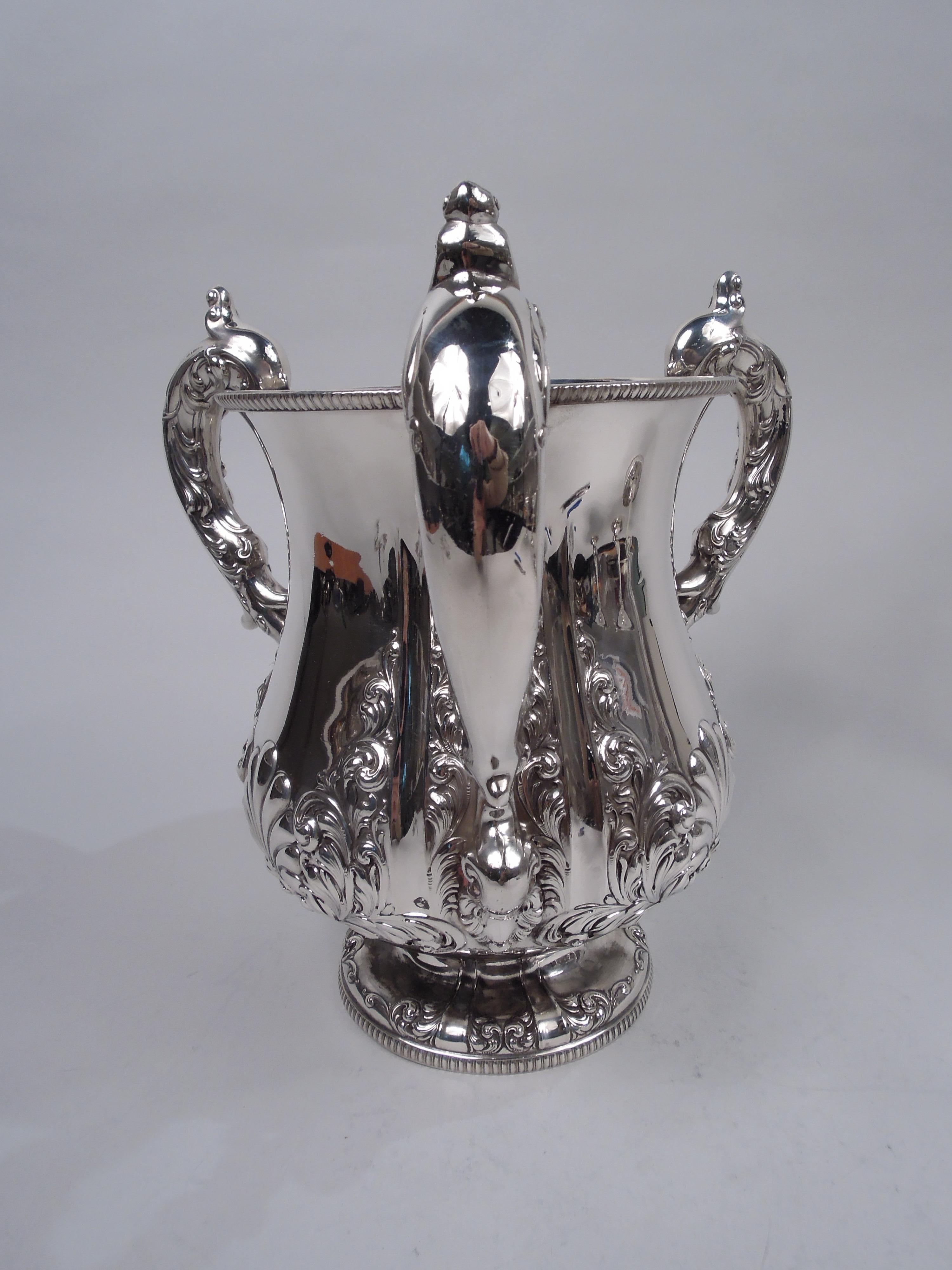 Antique American Victorian Classical Sterling Silver Loving Cup Trophy In Good Condition For Sale In New York, NY