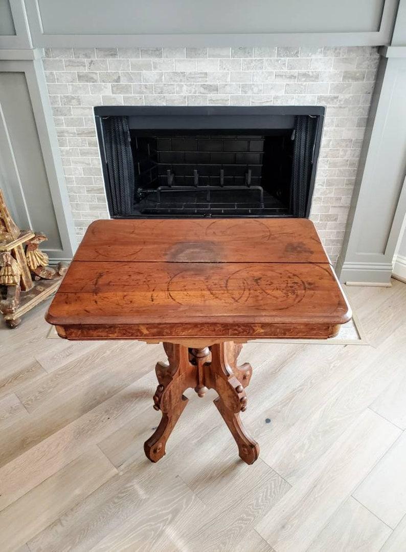 A charming American Eastlake walnut parlor table with beautiful patina. Born in the late 19th century, finished in the elegant and refined Victorian era style, having a rectangular top with ogee molded edge, over decorative shaped skirting with cut