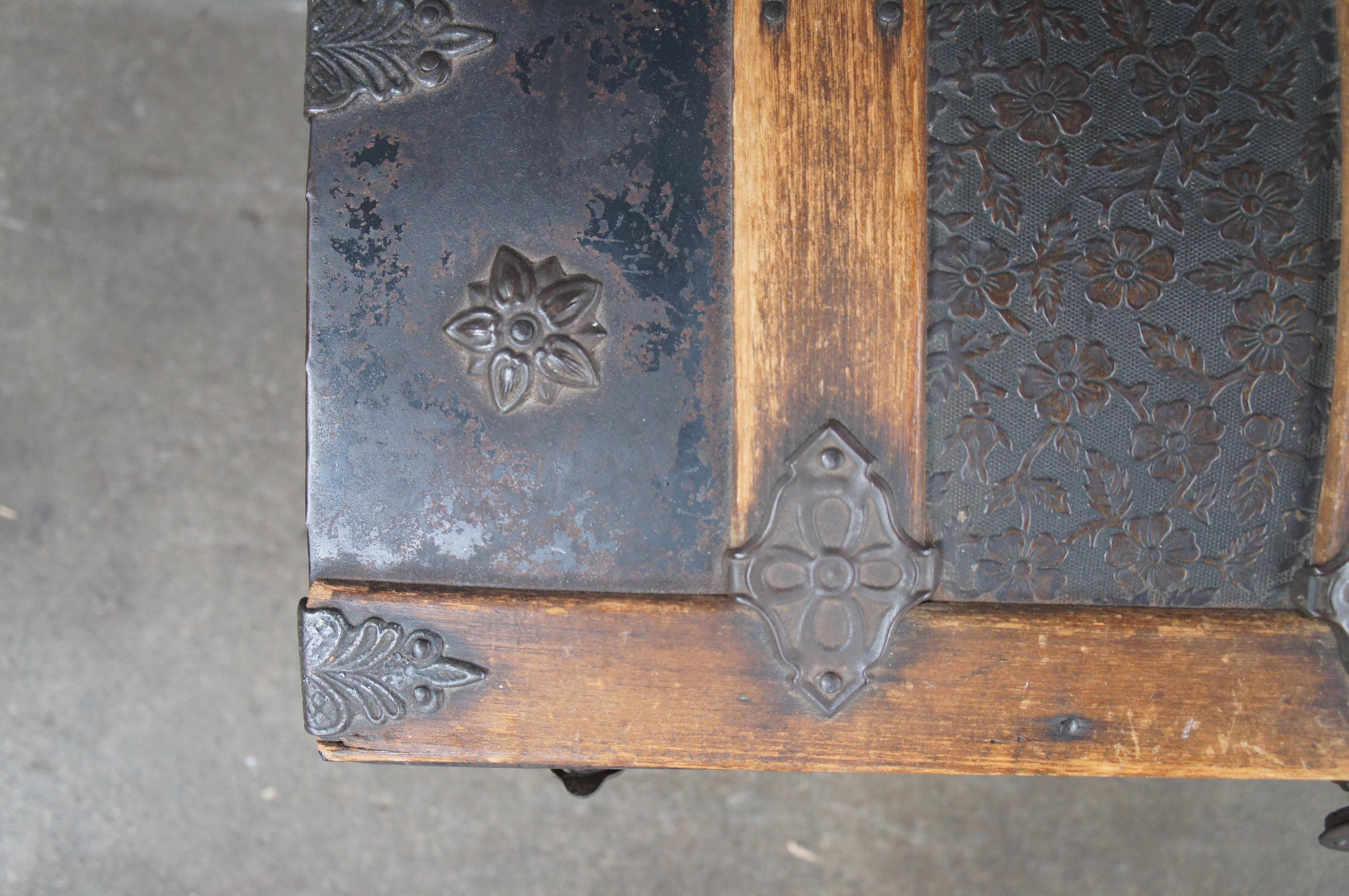 Antico baule da viaggio americano vittoriano in legno di Oak e metallo con cupola in rilievo in vendita 3