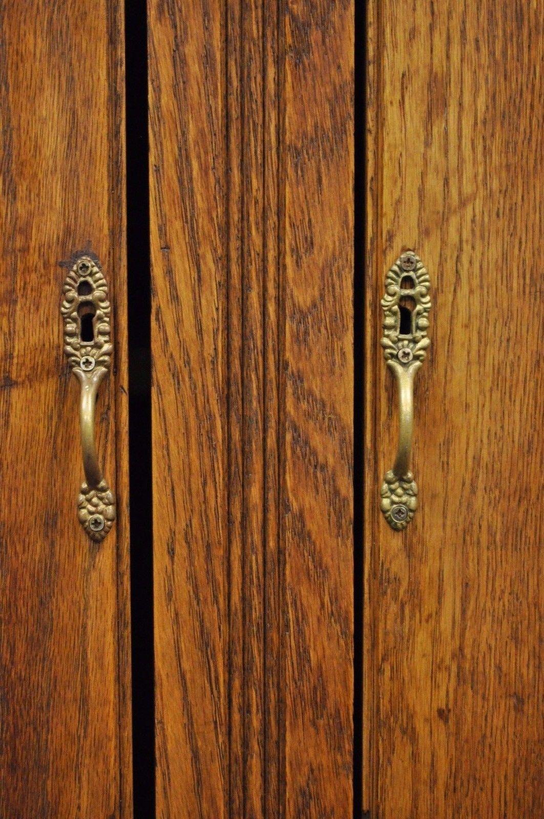 Early 20th Century Antique American Victorian Golden Oakwood Clothing Wardrobe Dresser Cabinet