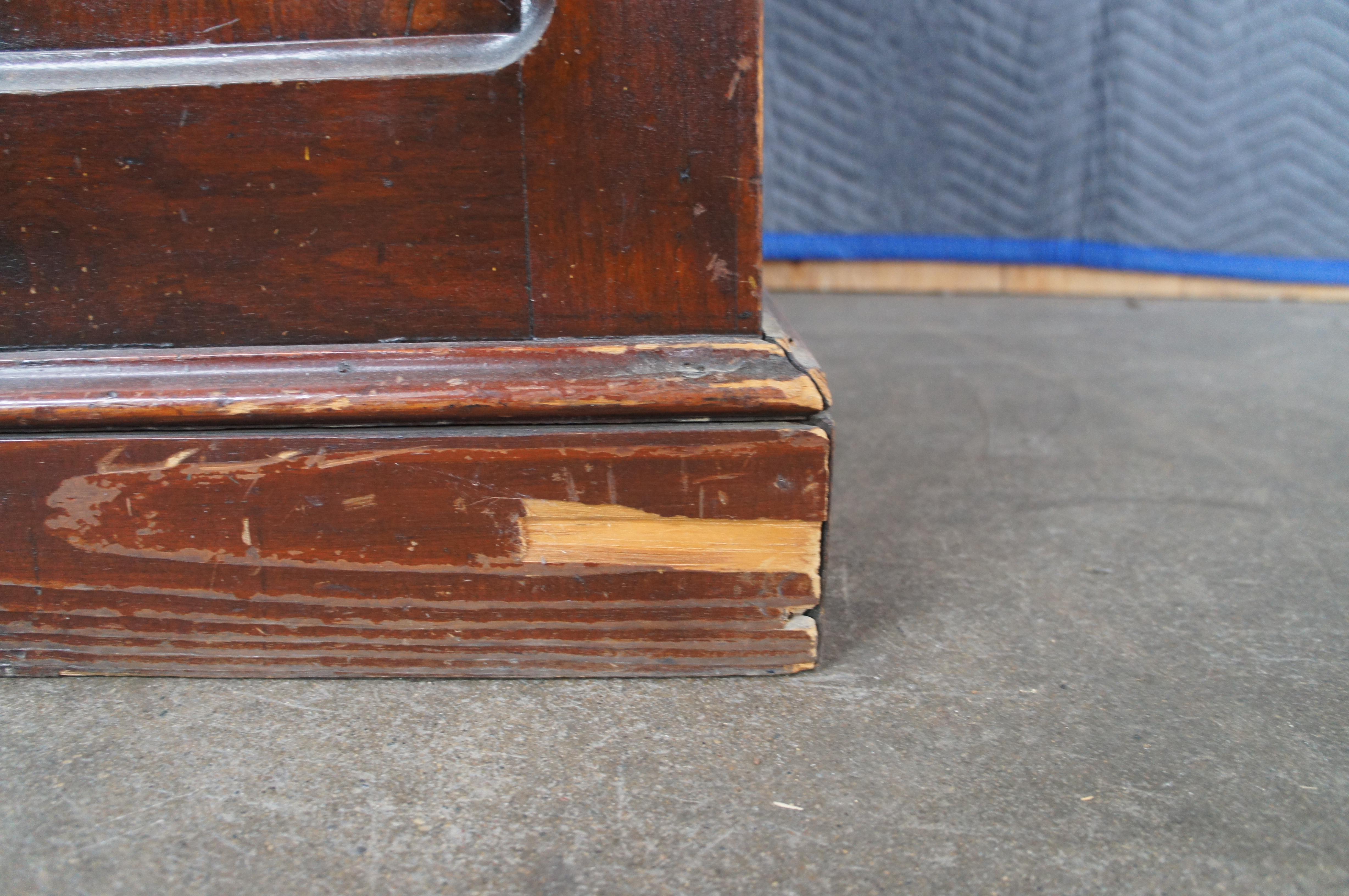Antiguo mueble de consola de madera de nogal de renacimiento gótico victoriano americano 34 en venta 5