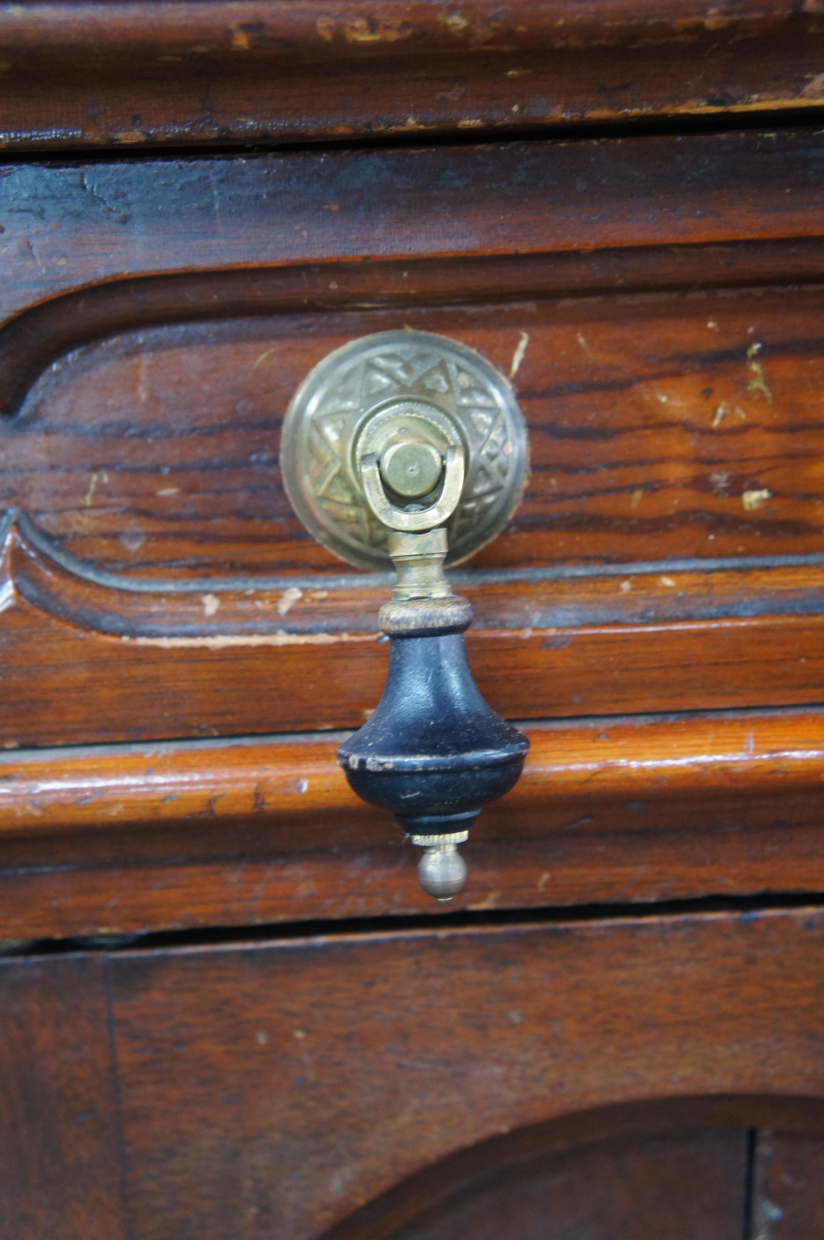Antiguo mueble de consola de madera de nogal de renacimiento gótico victoriano americano 34 siglo XIX en venta