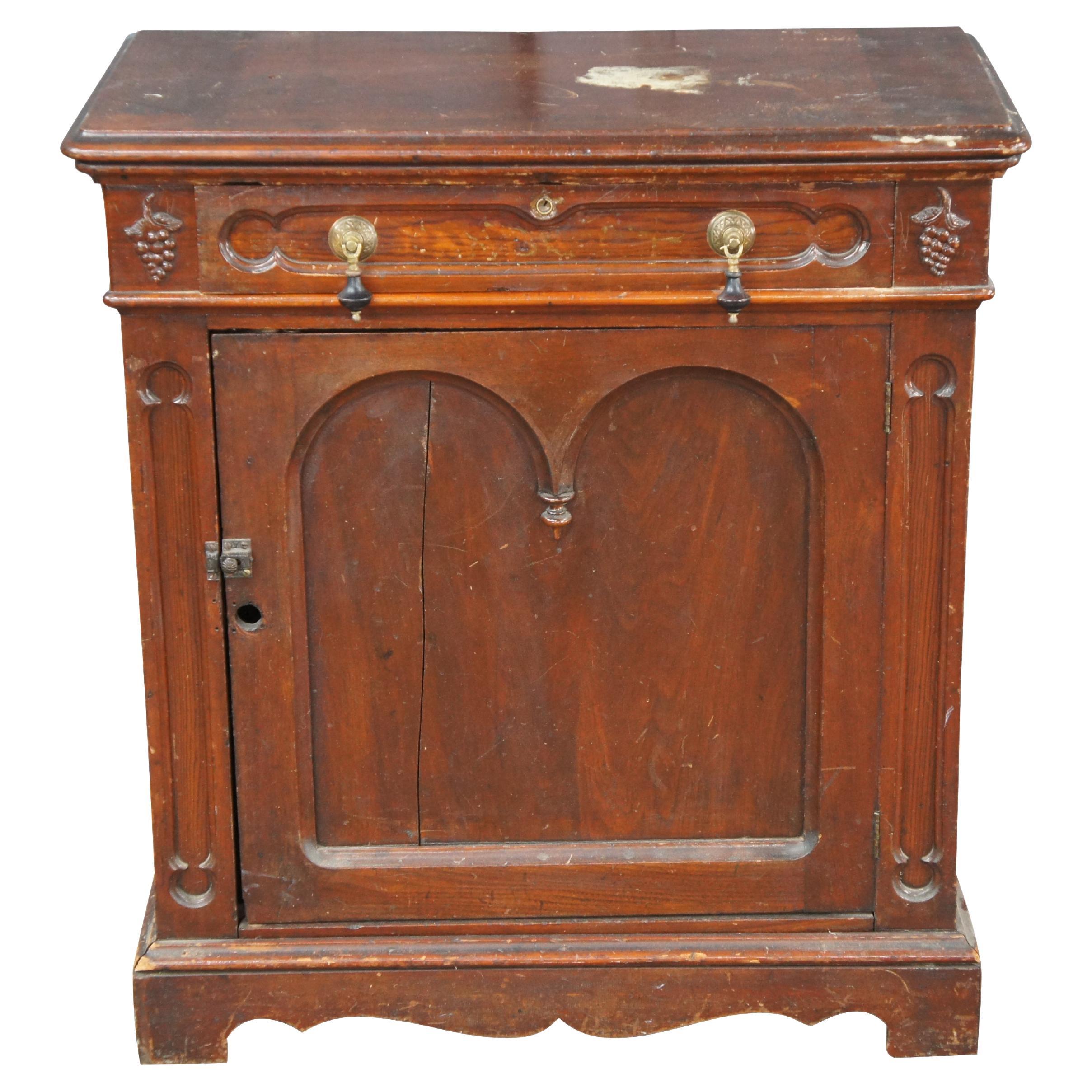 Antiguo mueble de consola de madera de nogal de renacimiento gótico victoriano americano 34 en venta