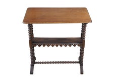 Ancienne table d'appoint en noyer sculpté de style gothique victorien américain 27".