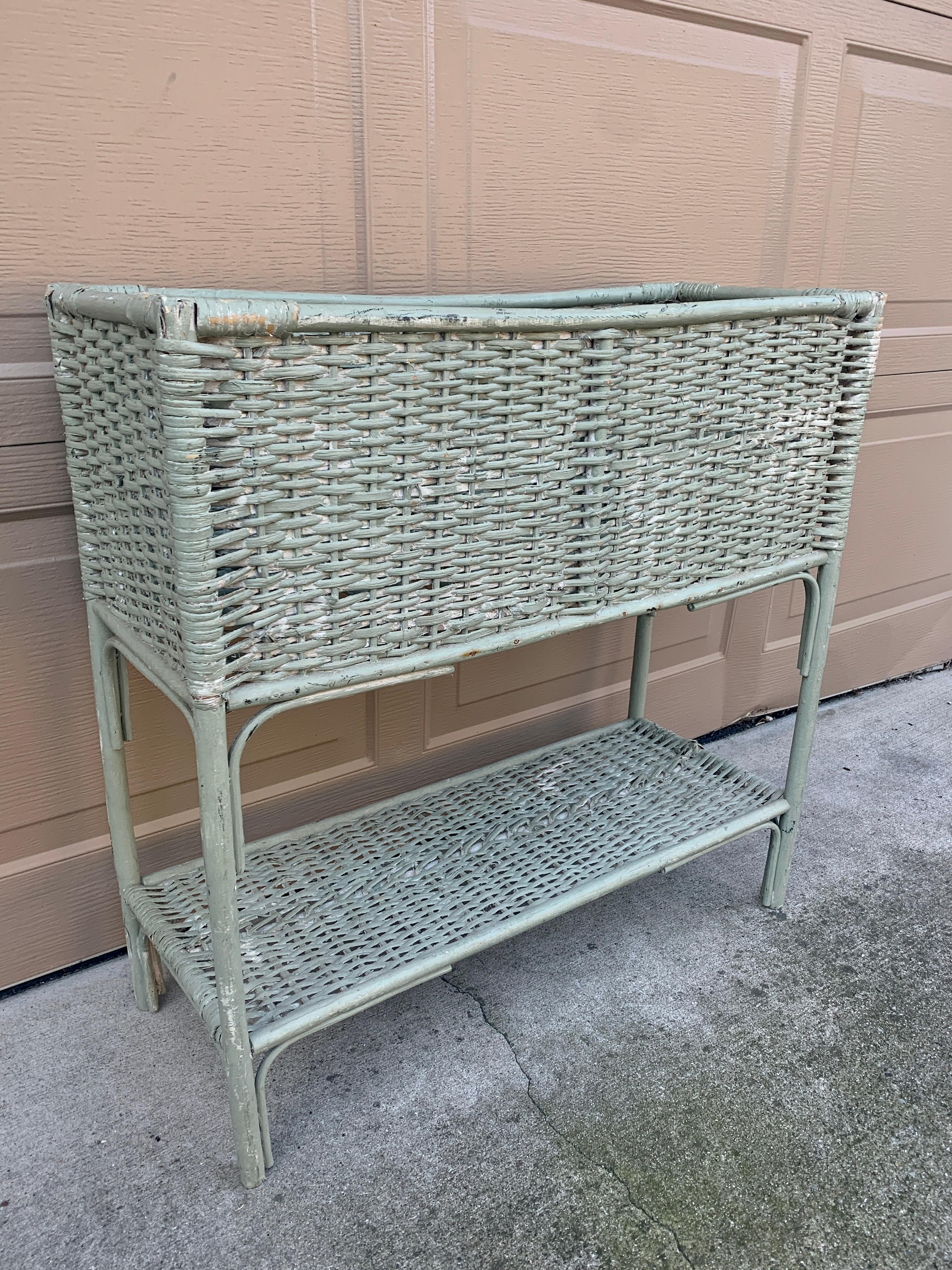 Antique American Victorian Light Green Wicker Plant Stand, Late 19th Century In Good Condition For Sale In Elkhart, IN