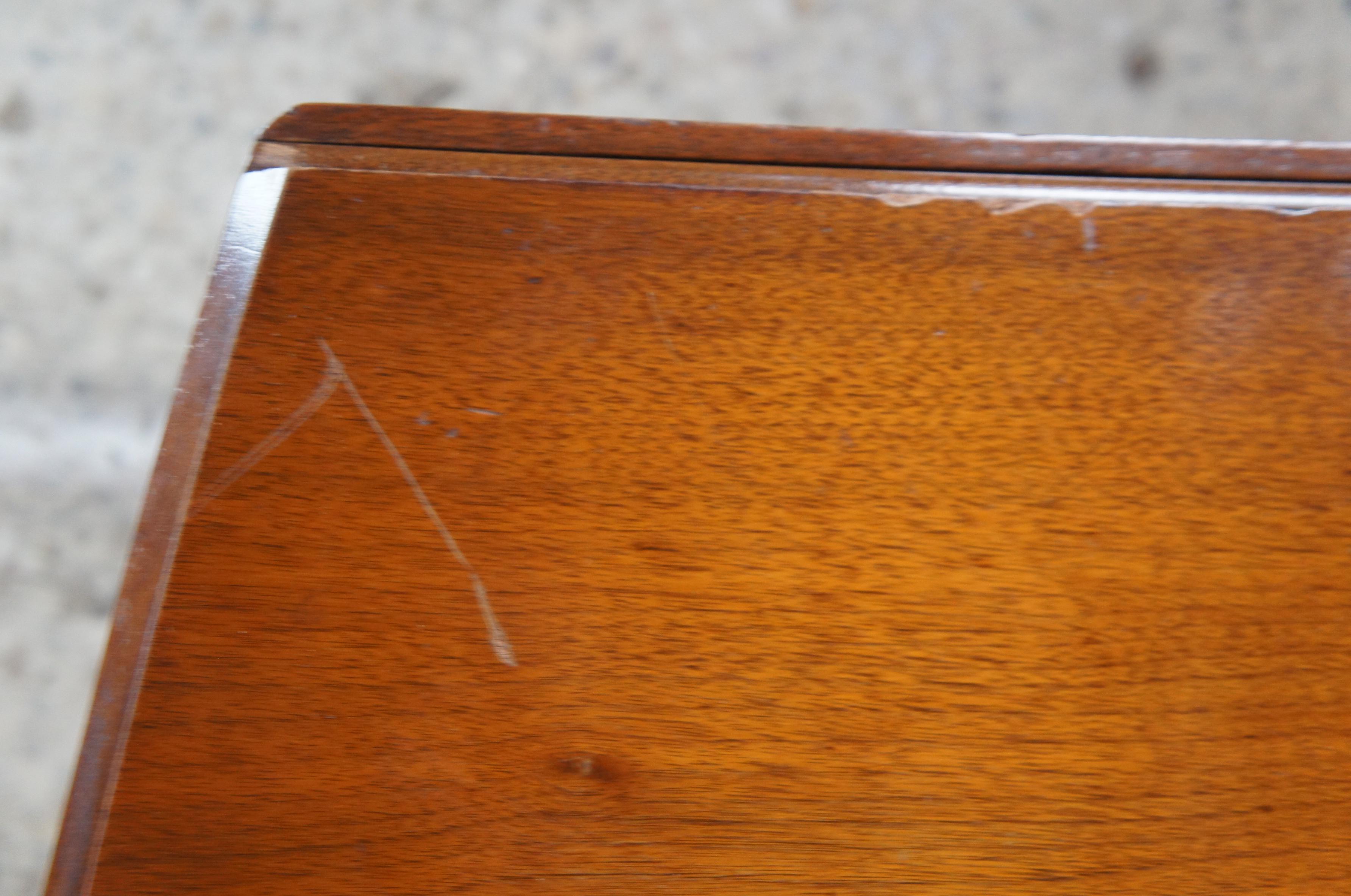Antique American Victorian Mahogany Oval Drop Leaf Farmhouse Dining Table 65