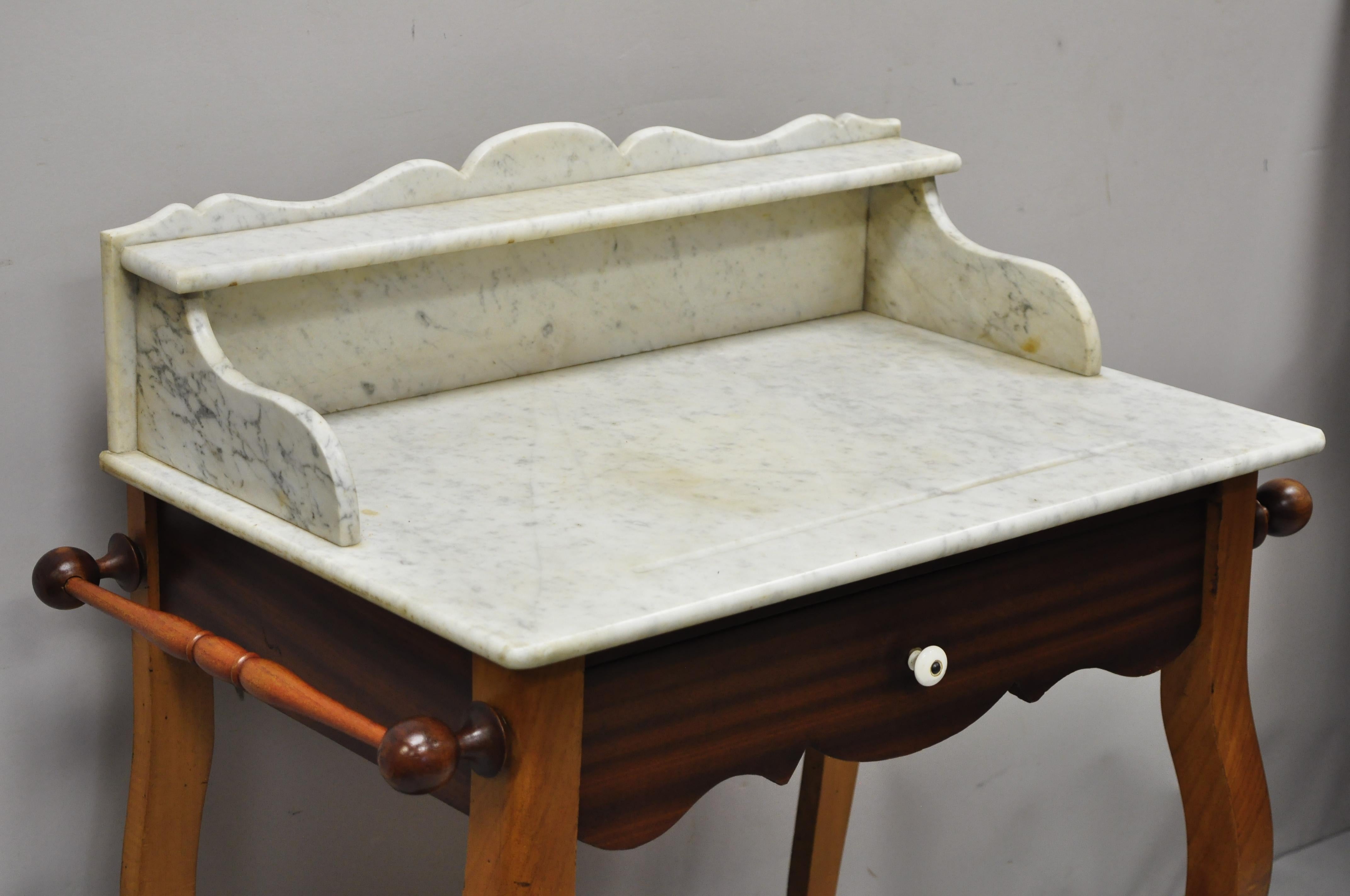 Antique American Victorian Mahogany Washstand Commode Marble Top Vanity In Good Condition In Philadelphia, PA