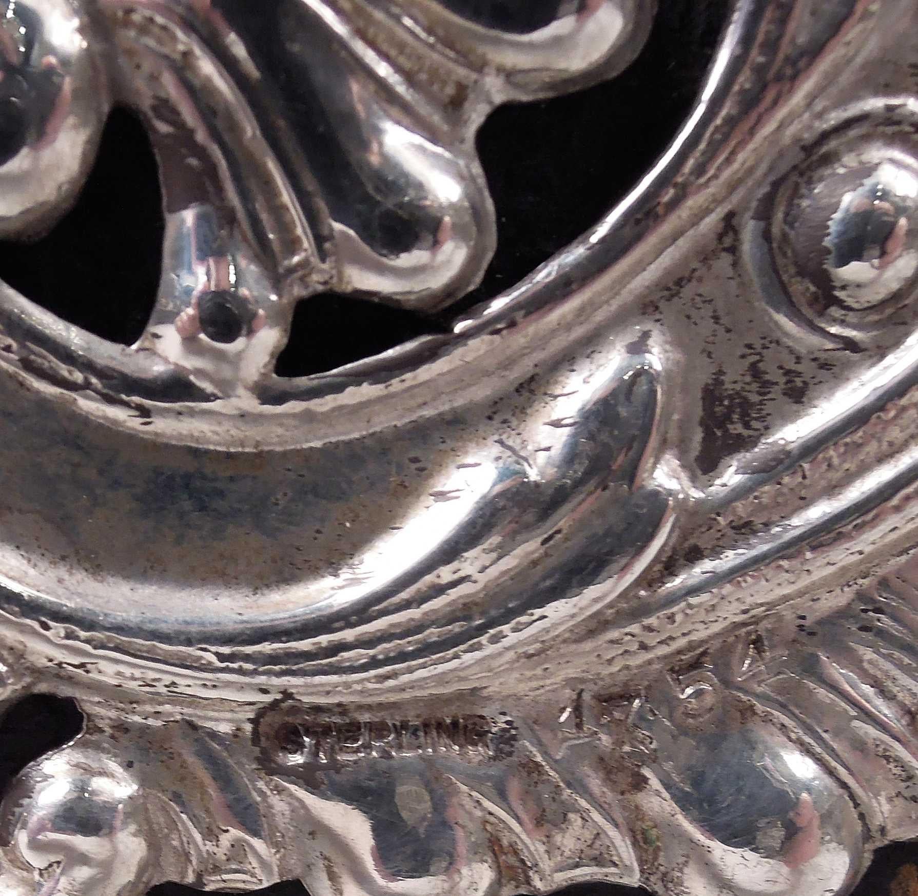 Antiguo buzón rococó victoriano americano de plata de ley y cuero en venta 5