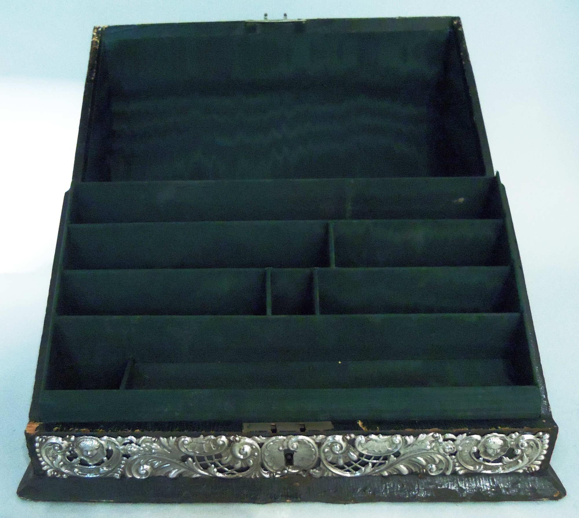 Antiguo buzón rococó victoriano americano de plata de ley y cuero en venta 2