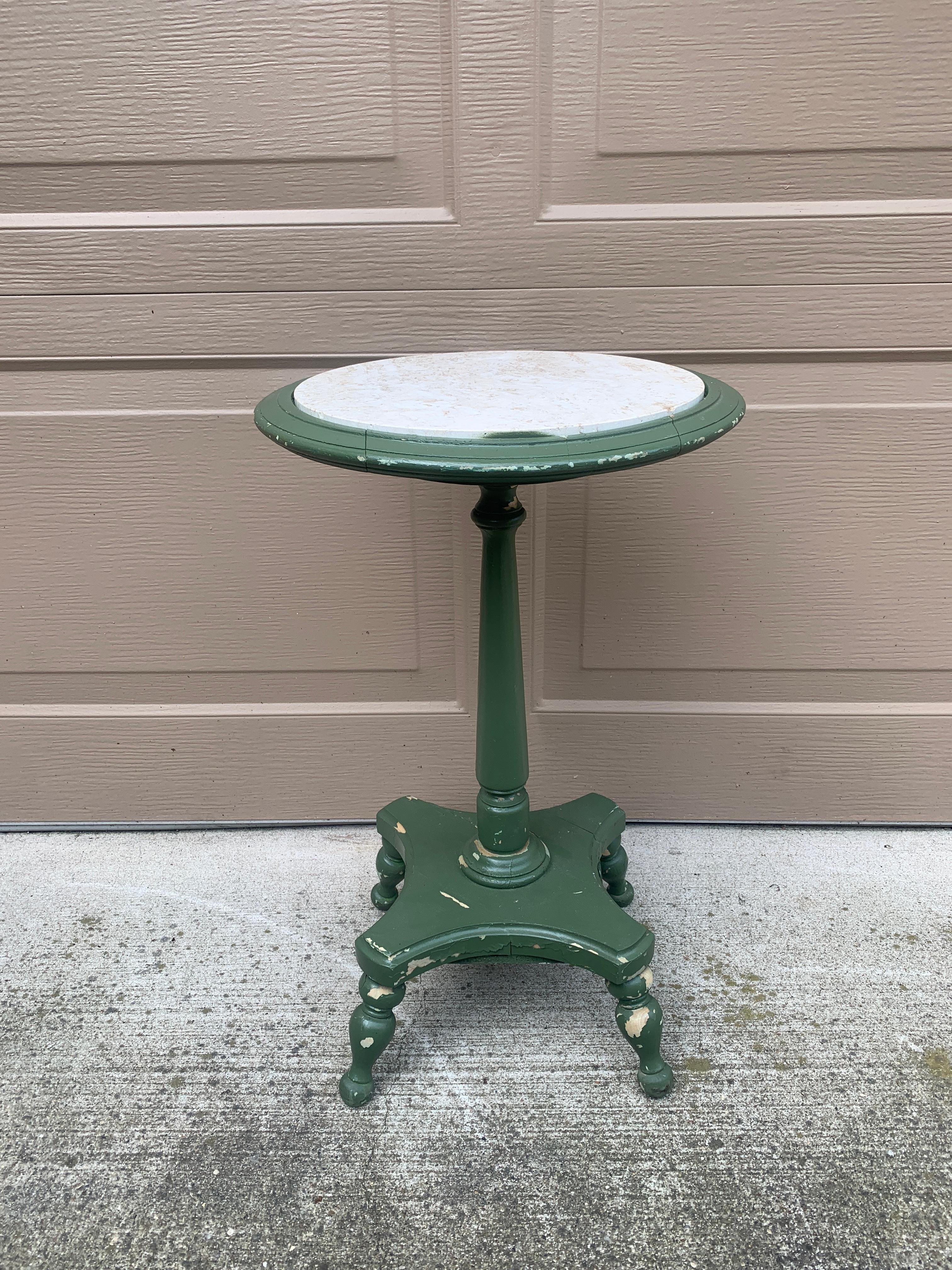 A gorgeous American Victorian round green painted wood side table with marble top, ideal for use as a drinks table. The size makes it perfect for tucking into any space.

USA, Circa late 19th century

Green painted walnut, with white marble