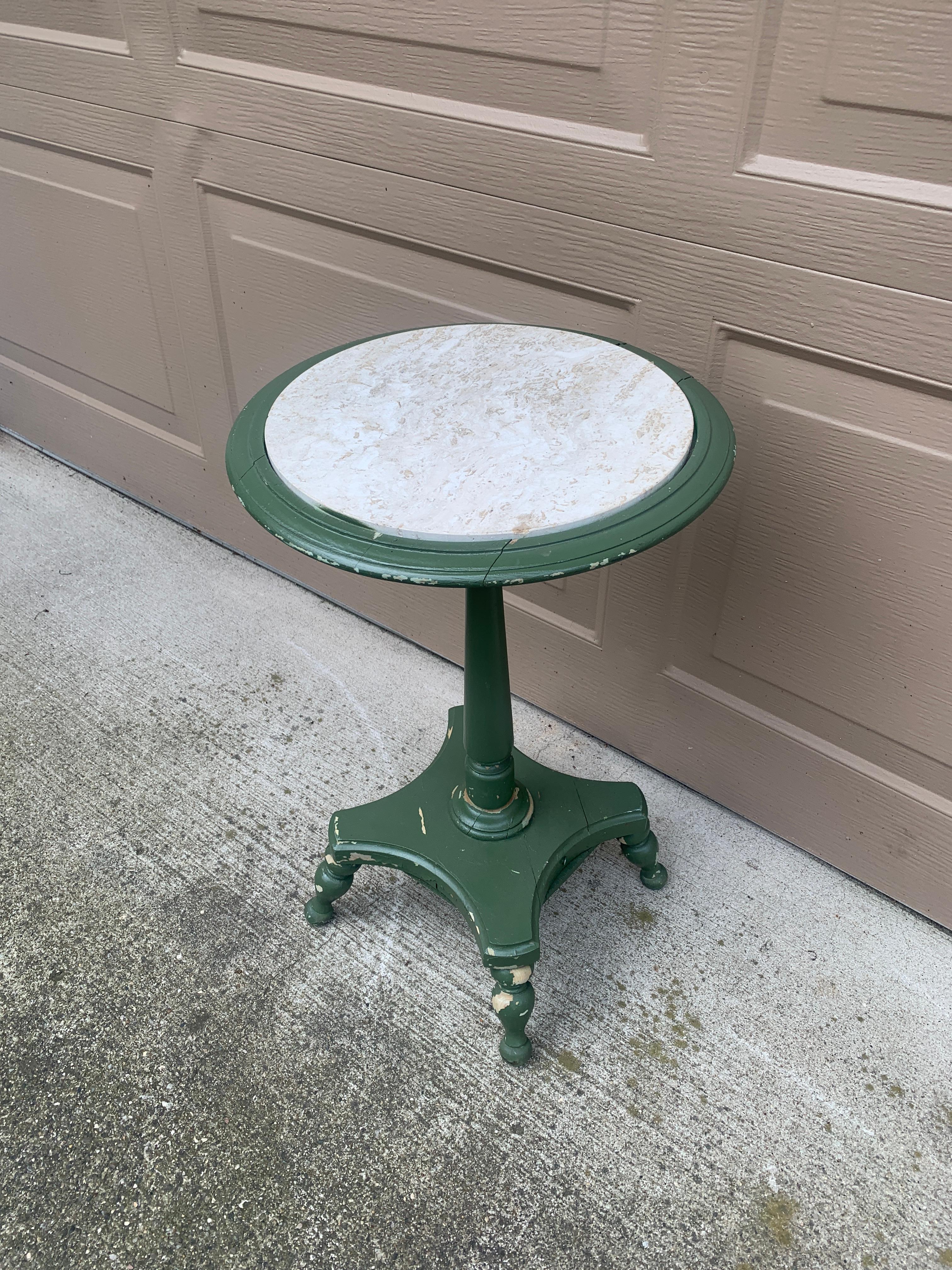 Antique American Victorian Round Marble ToP Side Table, Late 19th Century In Good Condition For Sale In Elkhart, IN