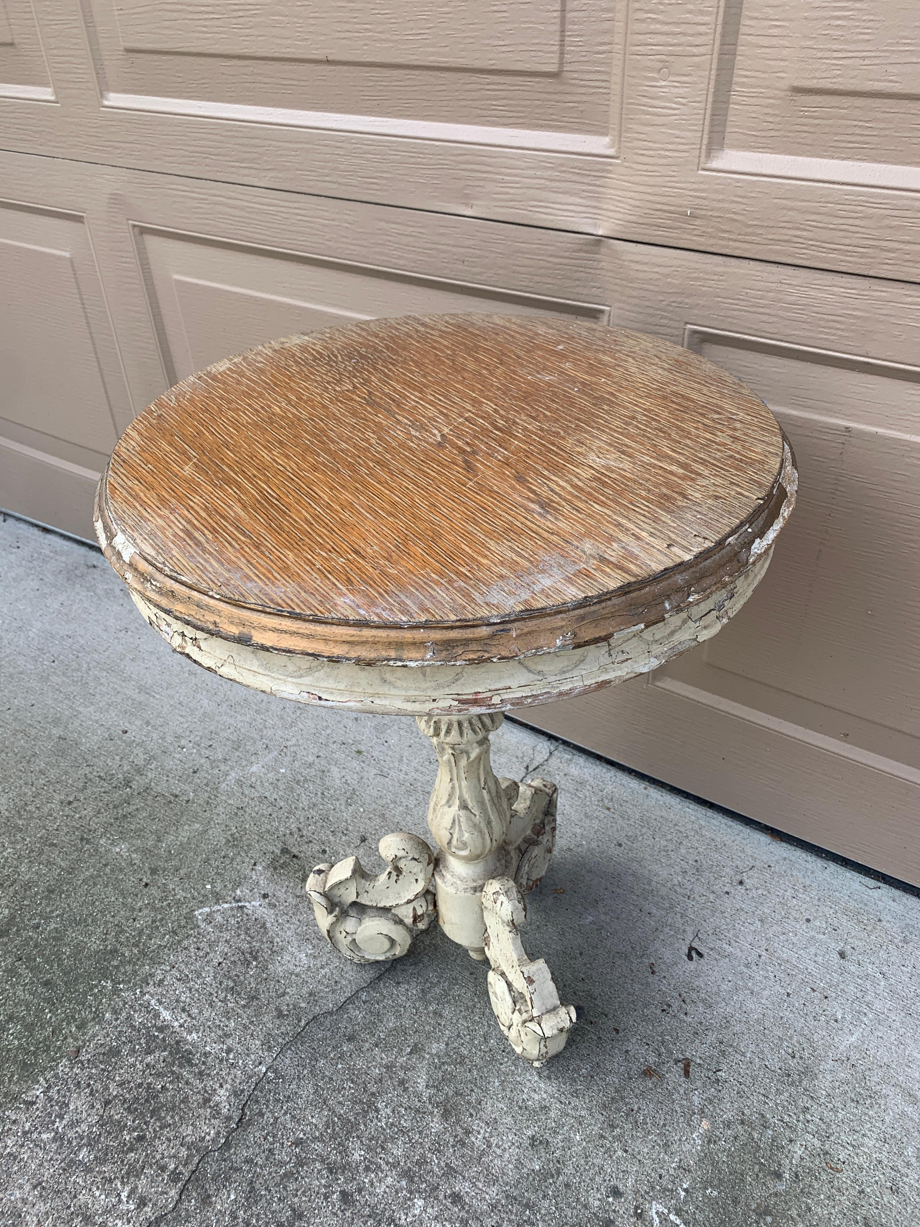 Antique American Victorian Round Painted Side Table, Late 19th Century en venta 3