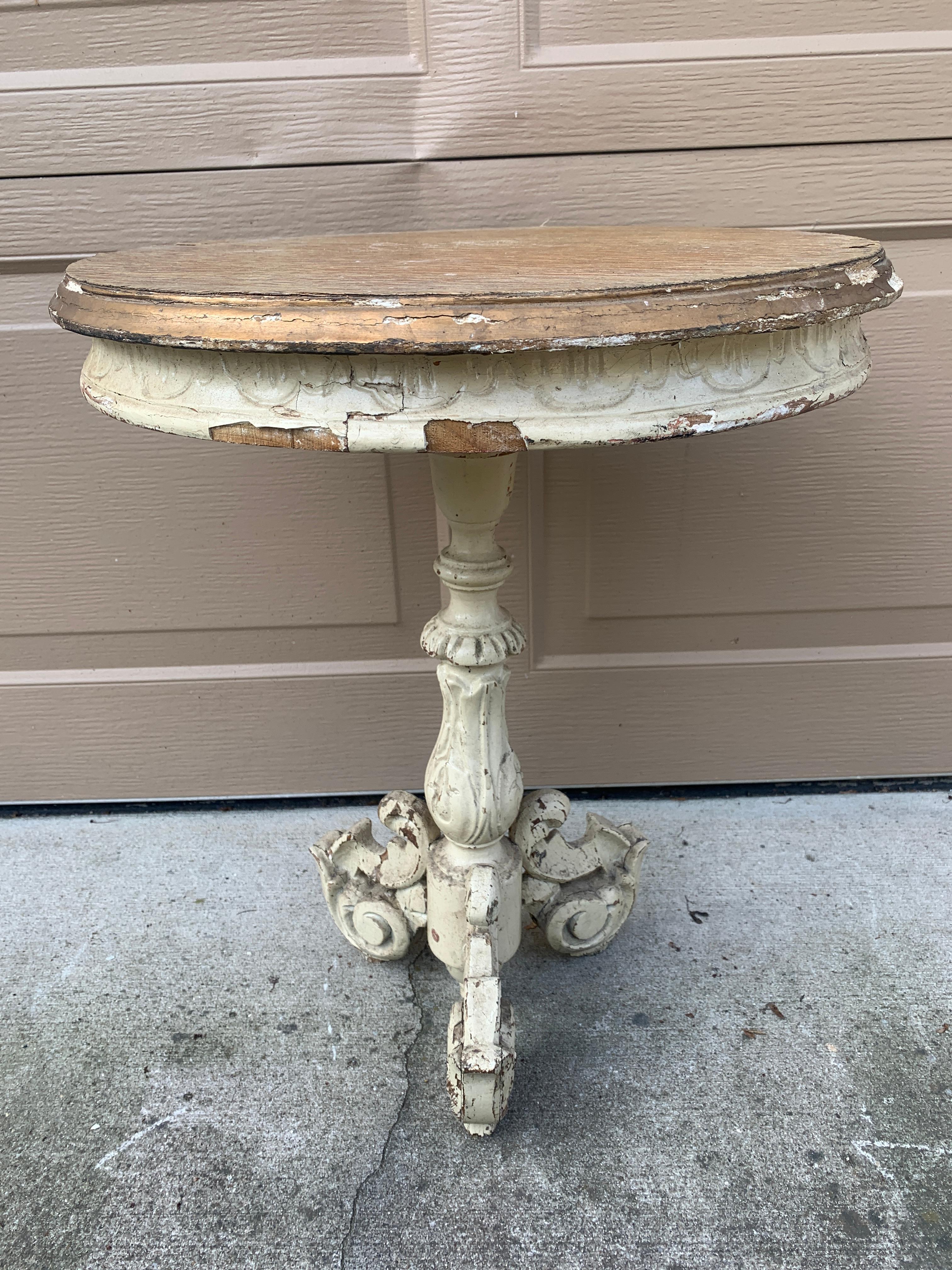 A gorgeous Victorian round side table on a carved pedestal base

USA, Circa late 19th century

Painted carved wood in antique white

Measures: 17