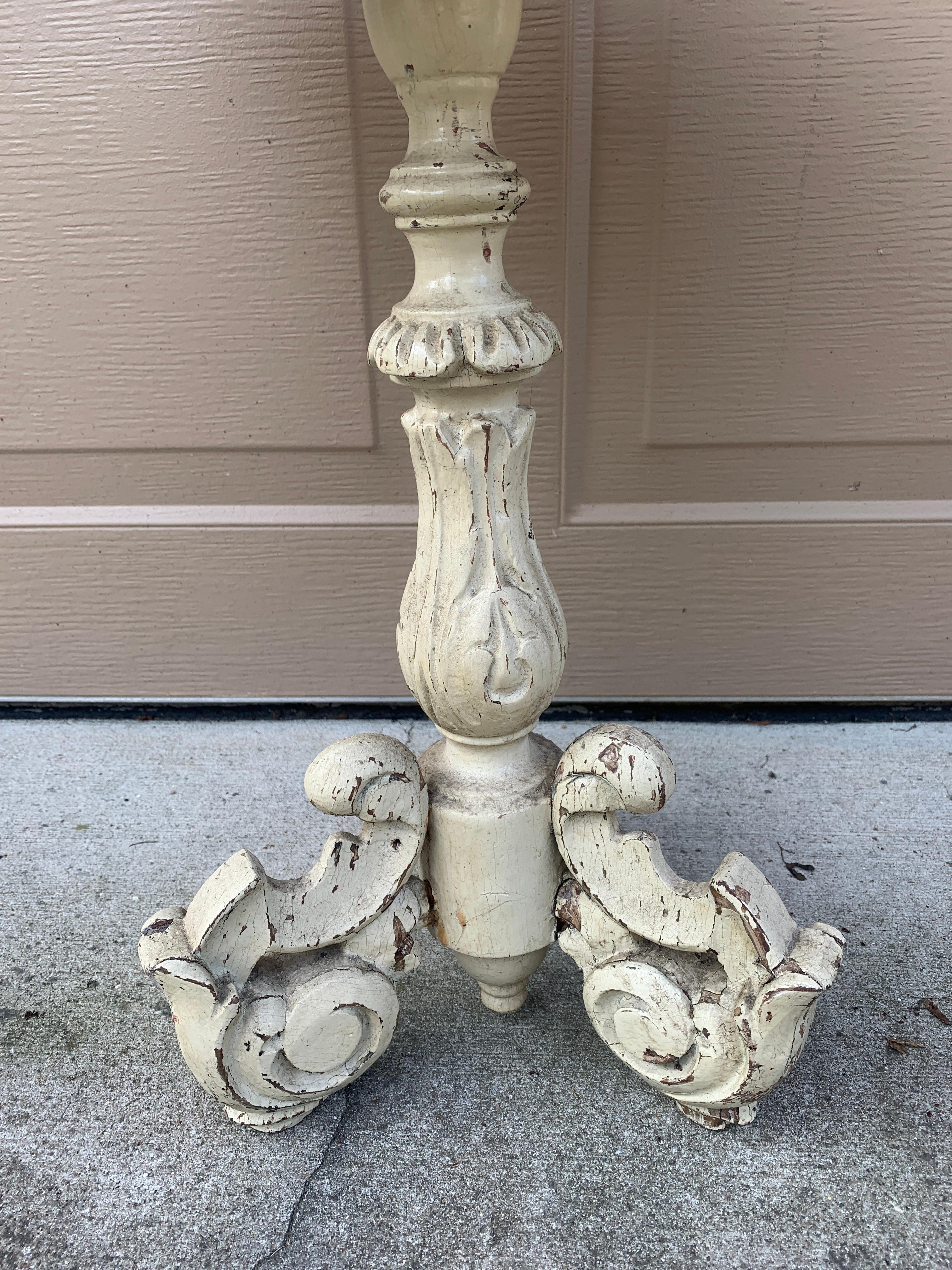 Antique American Victorian Round Painted Side Table, Late 19th Century en Bueno estado para la venta en Elkhart, IN