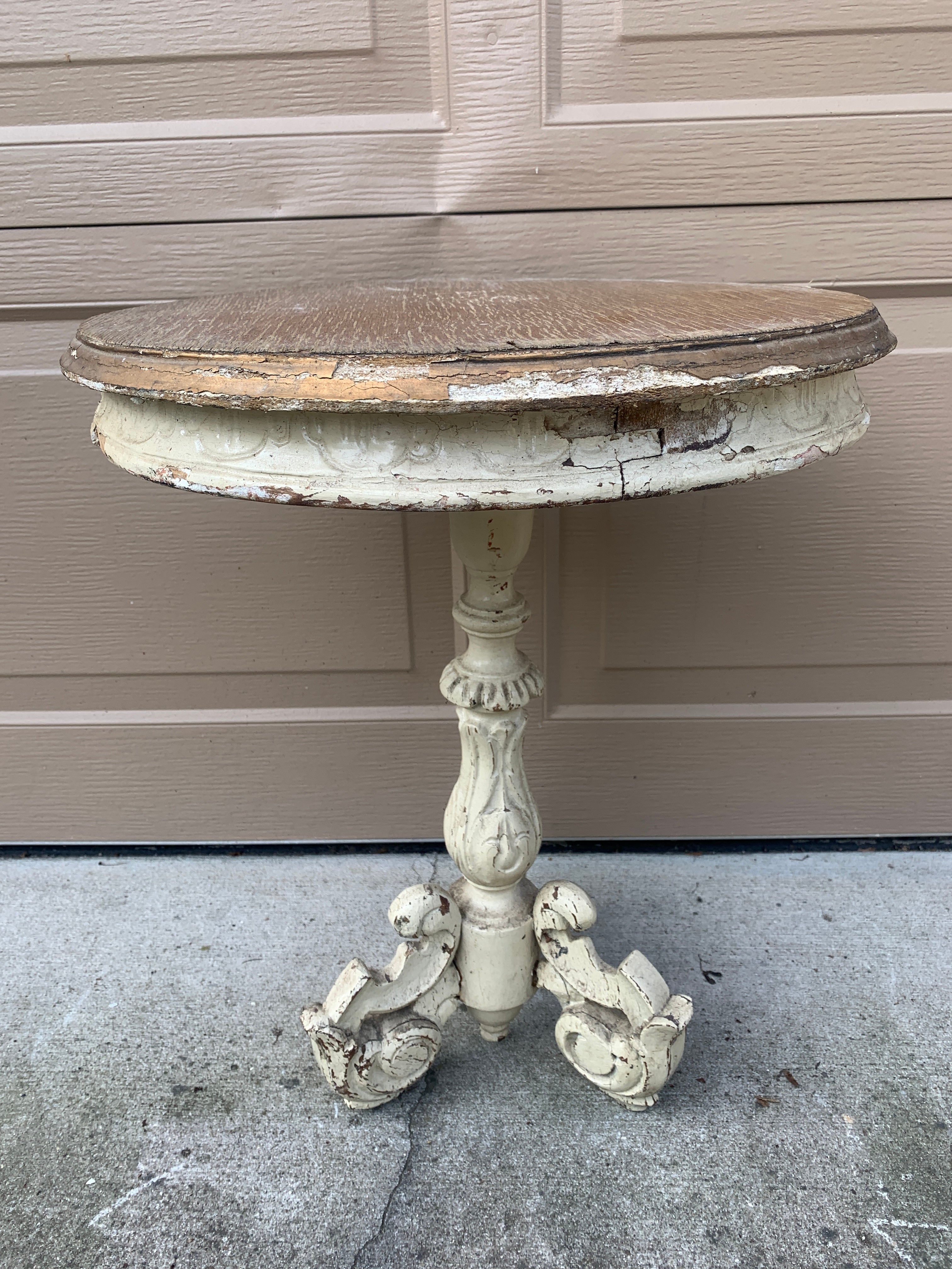 Antique American Victorian Round Painted Side Table, Late 19th Century For Sale