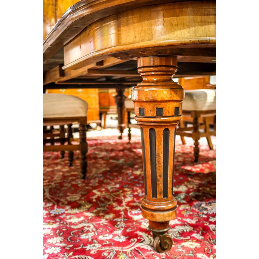 Ancienne table de salle à manger victorienne en noyer Circa 1880 (AF1-123) Bon état - En vente à Los Angeles, CA