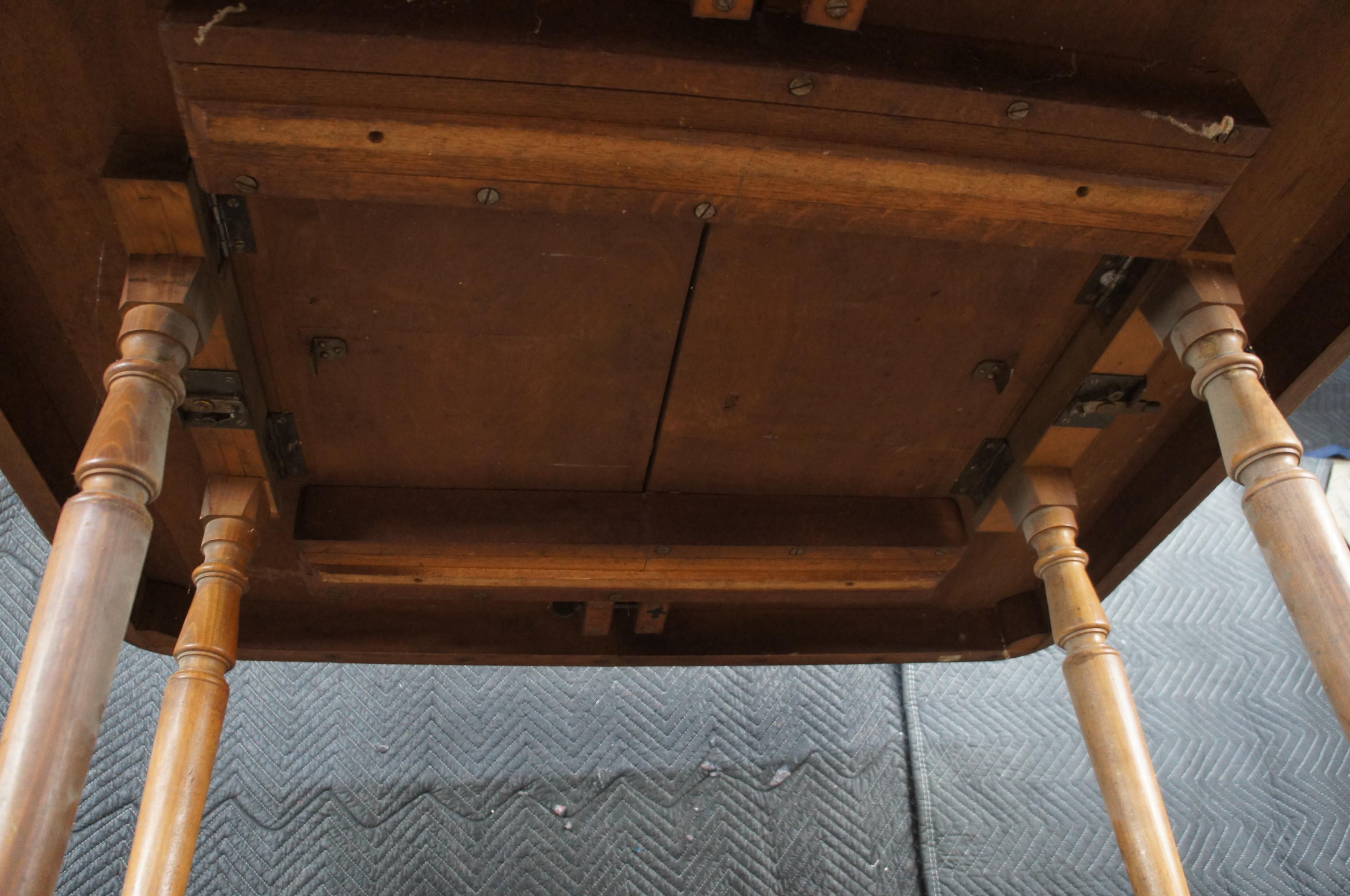 Ancienne table de salle à manger pliante en noyer victorien américain 51