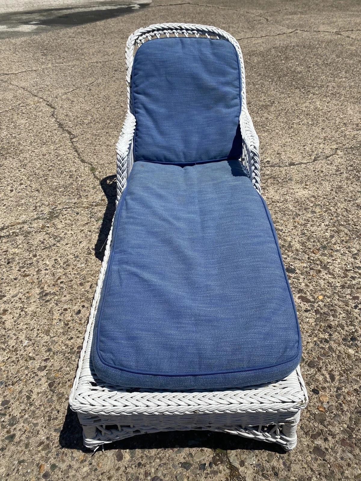 Unknown Antique American Victorian White Wicker Sunroom Chaise Lounge Arm Chair Sofa For Sale